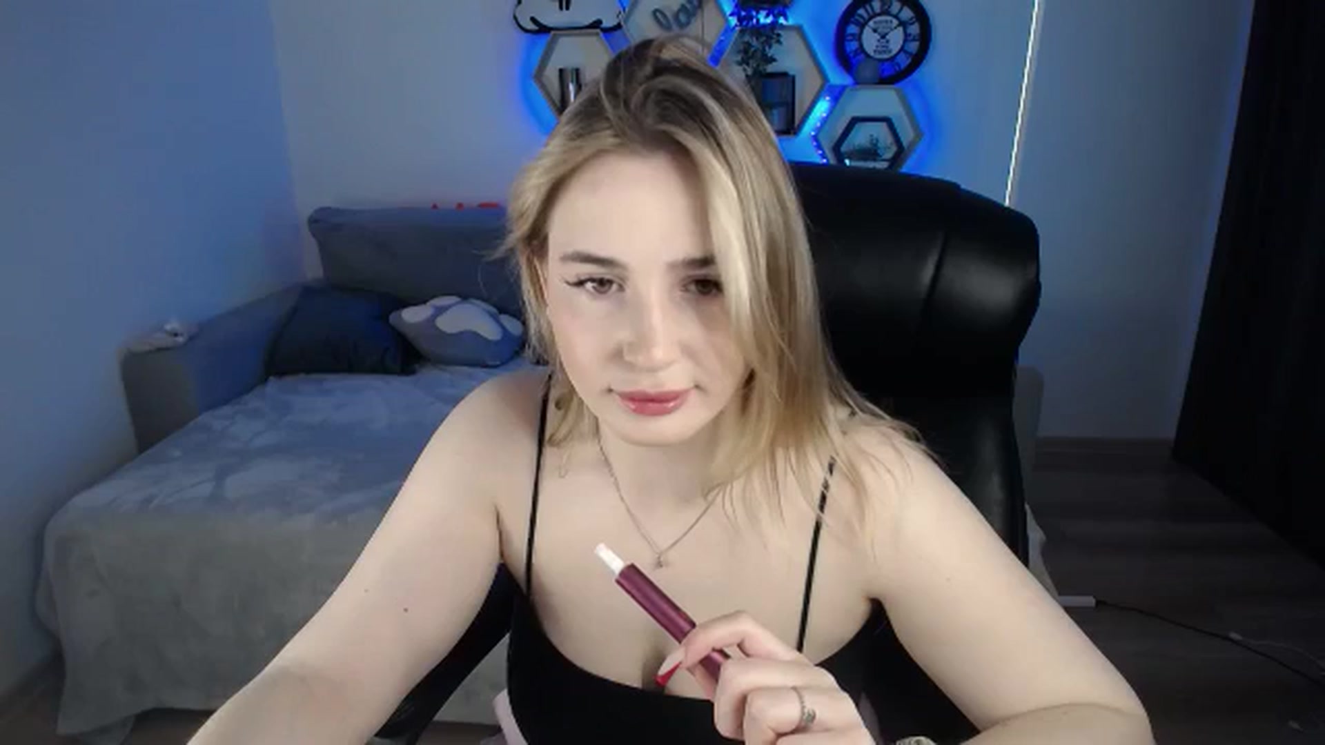 Gallery image thumbnail from SabrinaViolet's myfreecams stream on, 11/18/2024, 10:00 image 7 of 20