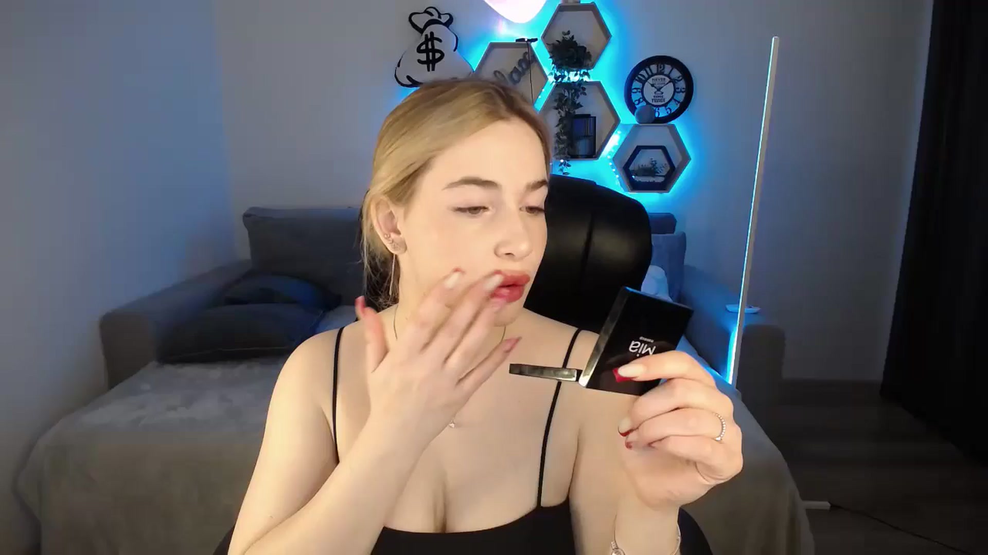 Gallery image thumbnail from SabrinaViolet's myfreecams stream on, 11/19/2024, 09:48 image 4 of 20