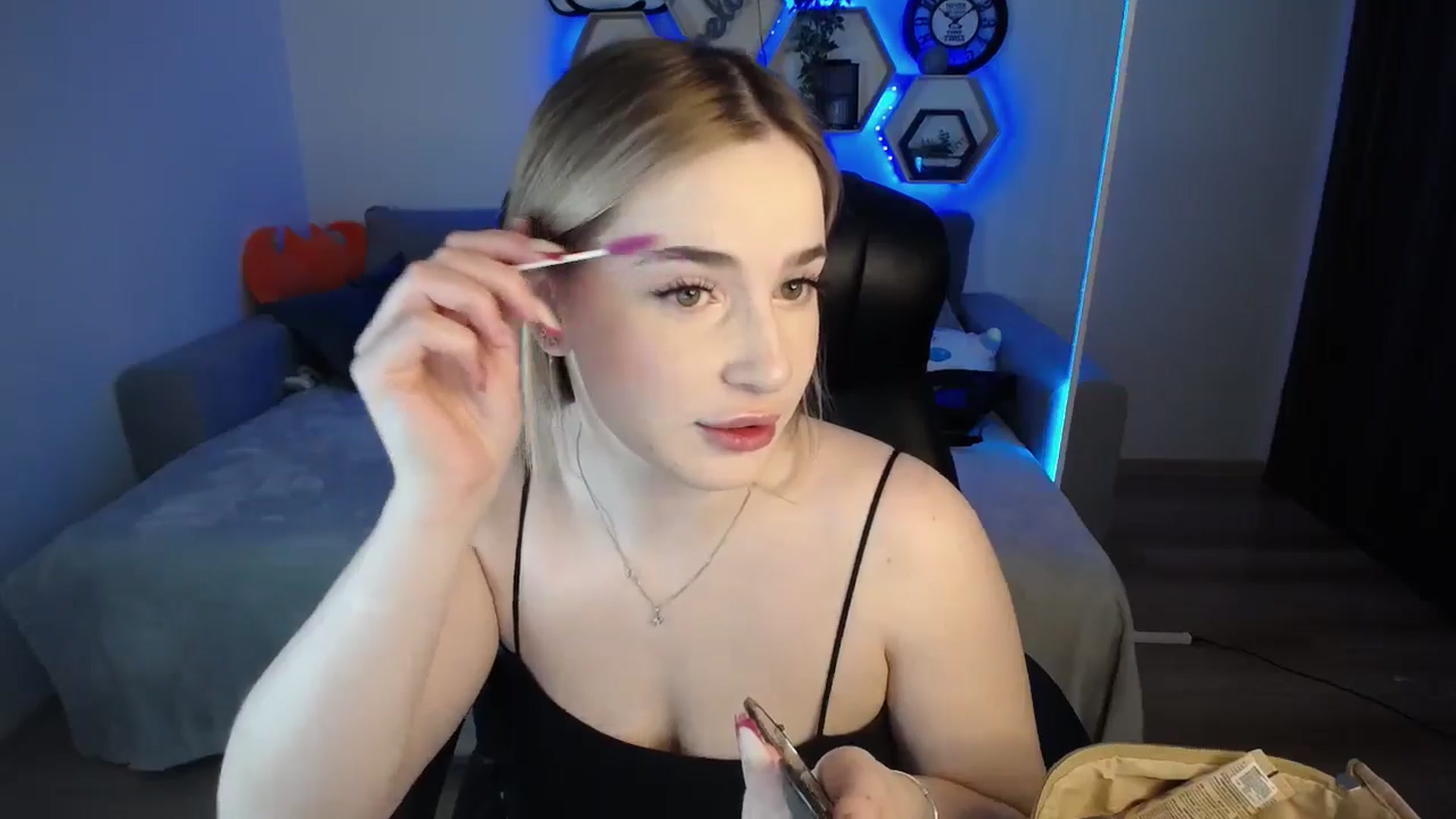 Gallery image thumbnail from SabrinaViolet's myfreecams stream on, 11/27/2024, 10:26 image 5 of 20