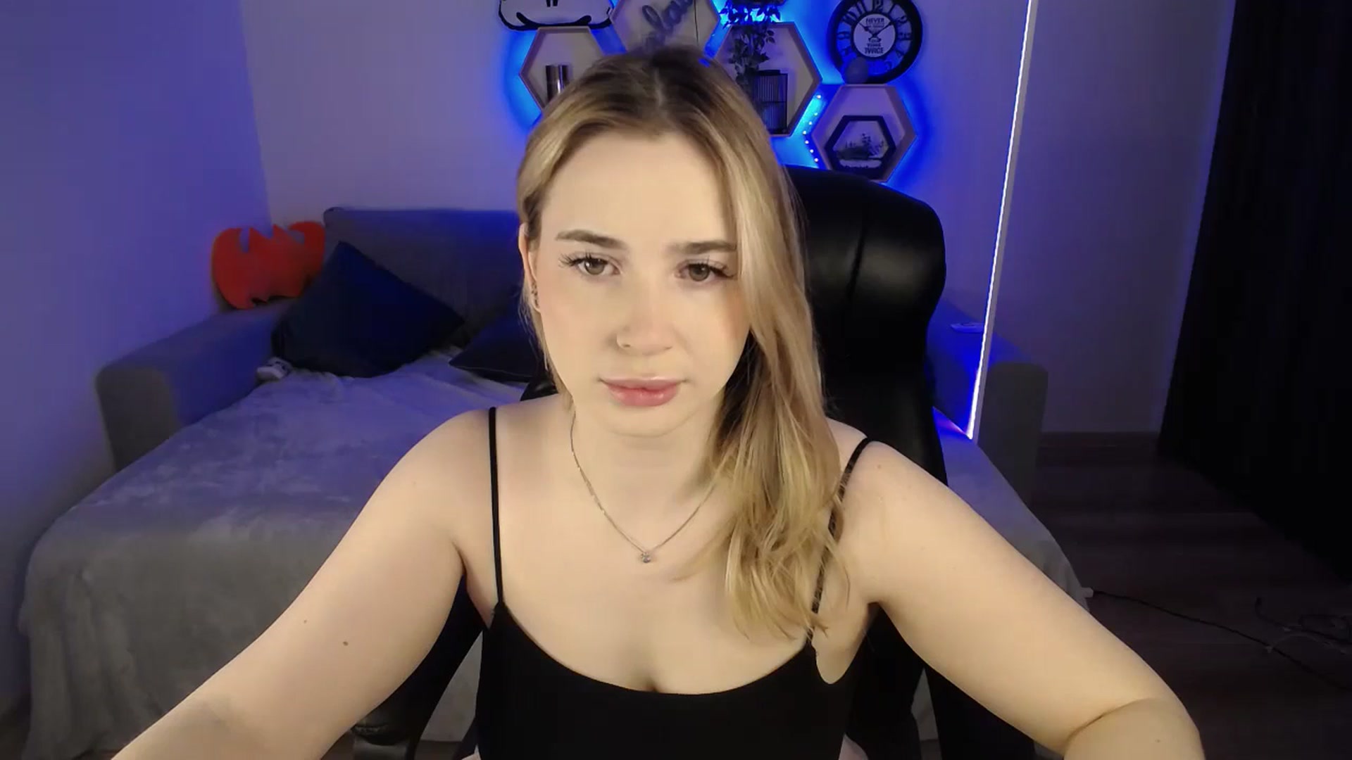 Gallery image thumbnail from SabrinaViolet's myfreecams stream on, 12/03/2024, 11:02 image 2 of 20