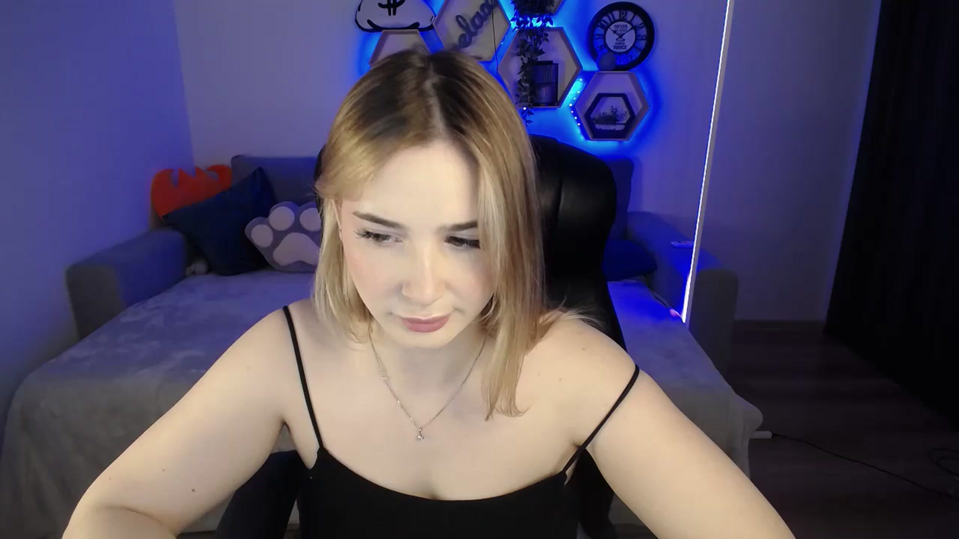 Gallery image thumbnail from SabrinaViolet's myfreecams stream on, 12/04/2024, 10:14 image 15 of 20