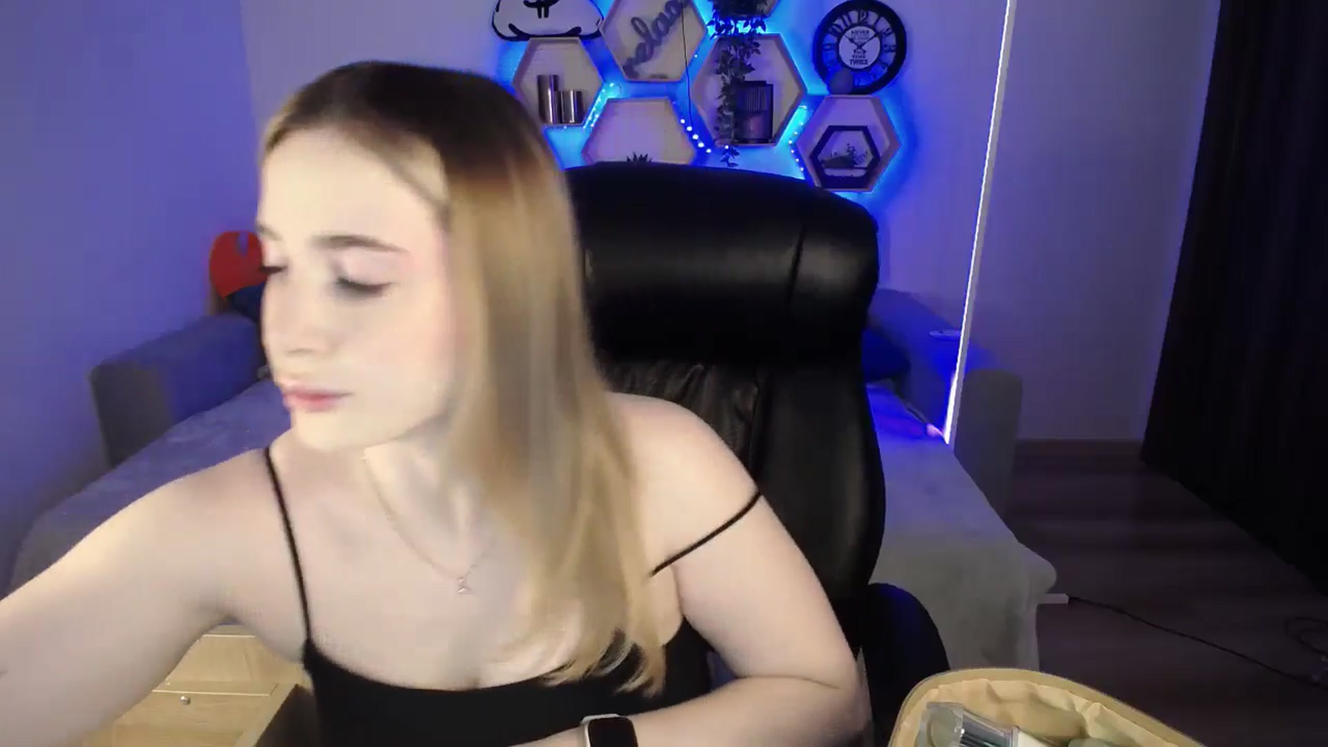 Gallery image thumbnail from SabrinaViolet's myfreecams stream on, 12/04/2024, 10:14 image 3 of 20
