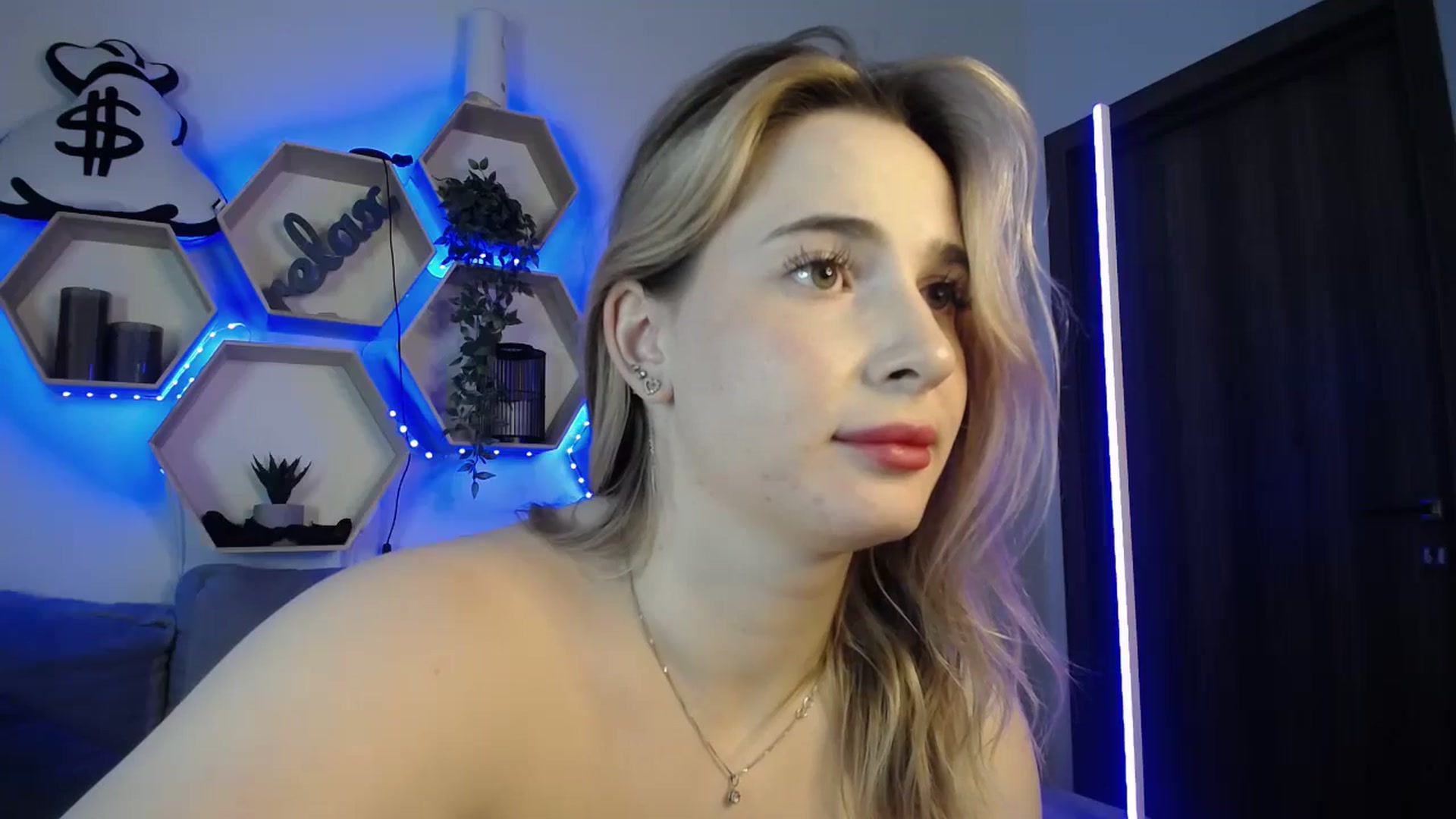 Gallery image thumbnail from SabrinaViolet's myfreecams stream on, 12/07/2024, 14:44 image 16 of 20