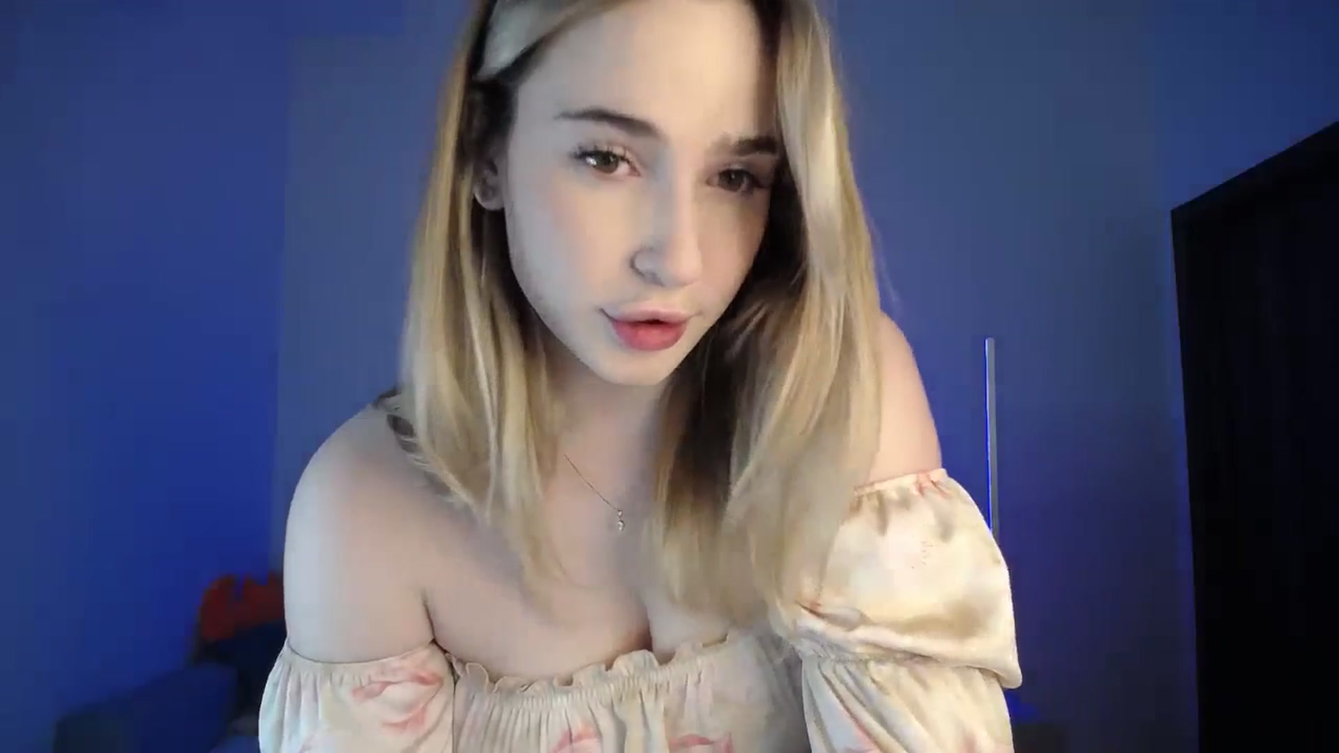 Gallery image thumbnail from SabrinaViolet's myfreecams stream on, 12/08/2024, 09:58 image 5 of 20