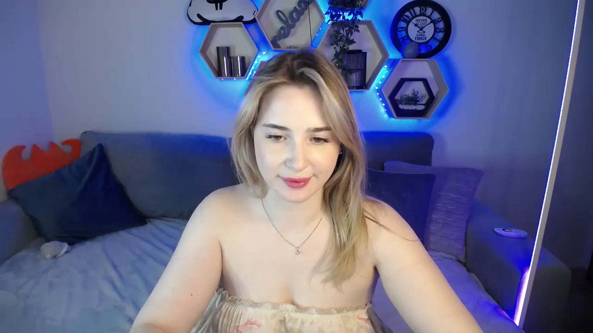 Gallery image thumbnail from SabrinaViolet's myfreecams stream on, 12/08/2024, 14:09 image 15 of 20