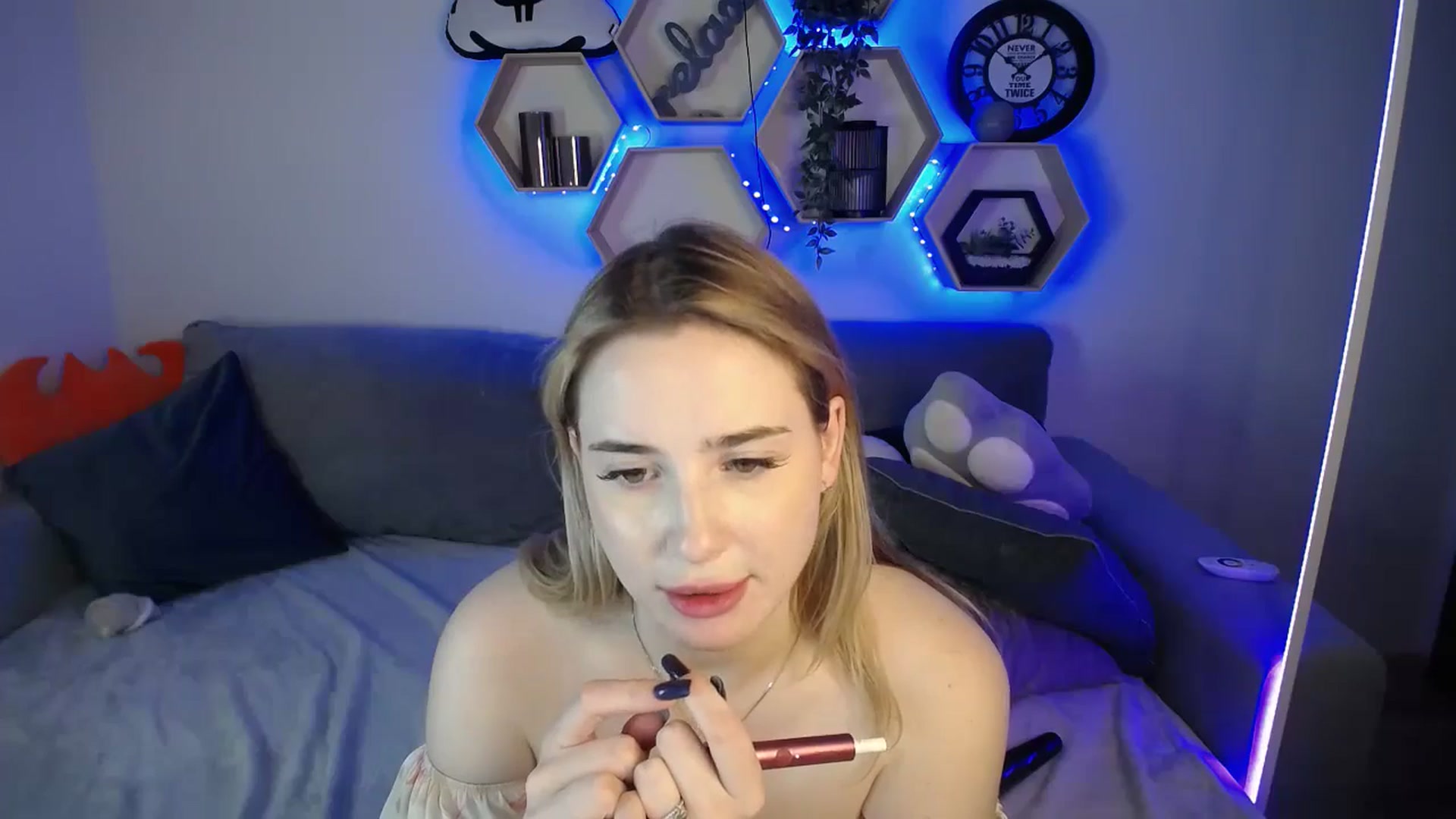 Gallery image thumbnail from SabrinaViolet's myfreecams stream on, 12/08/2024, 14:47 image 15 of 20