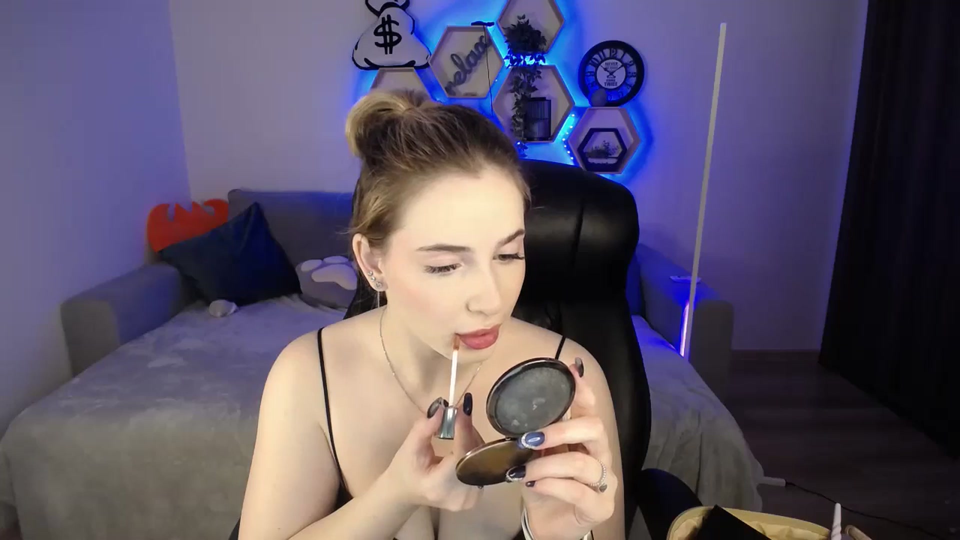 Gallery image thumbnail from SabrinaViolet's myfreecams stream on, 12/09/2024, 09:14 image 7 of 20