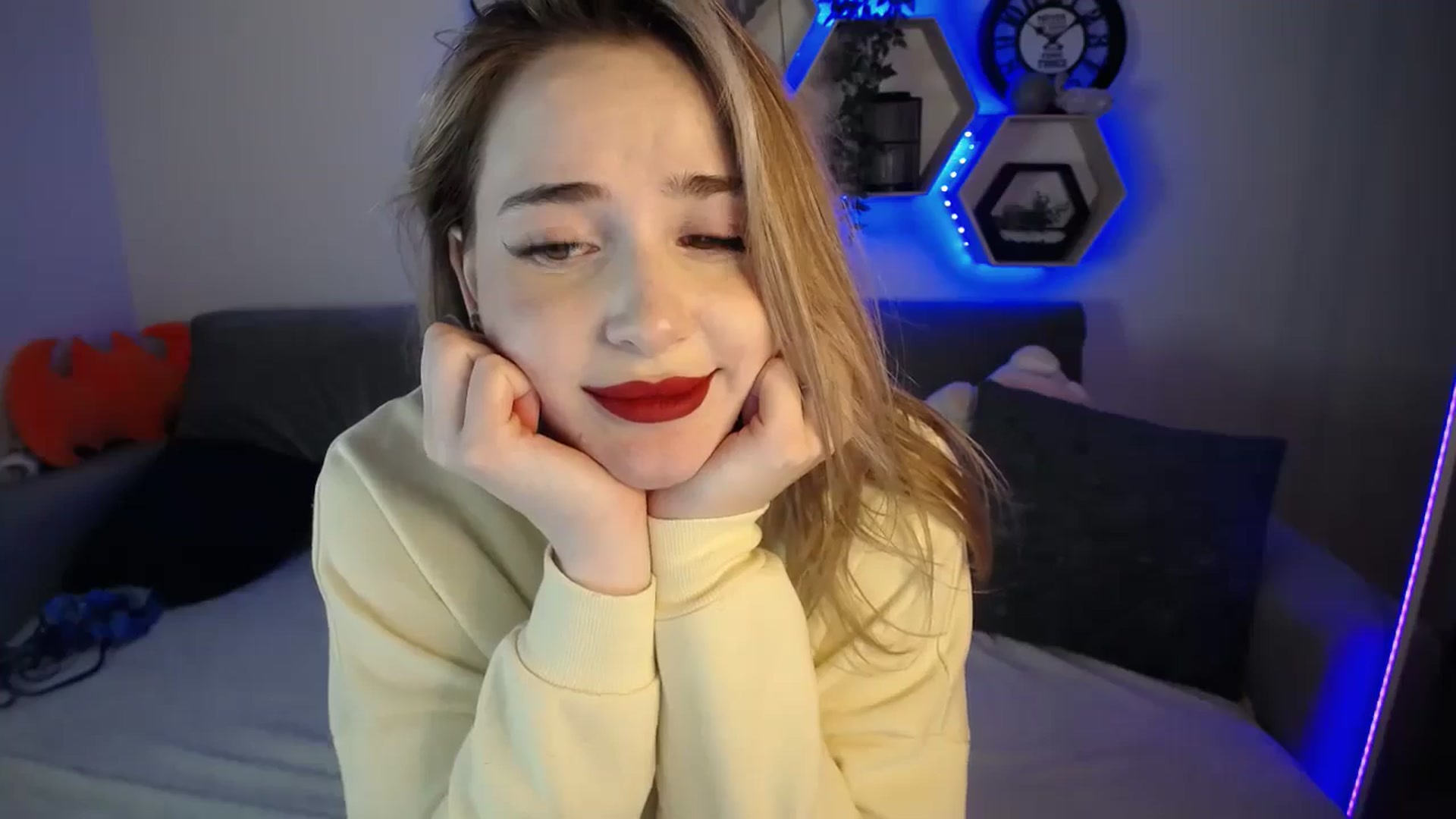 Gallery image thumbnail from SabrinaViolet's myfreecams stream on, 12/15/2024, 14:59 image 7 of 20