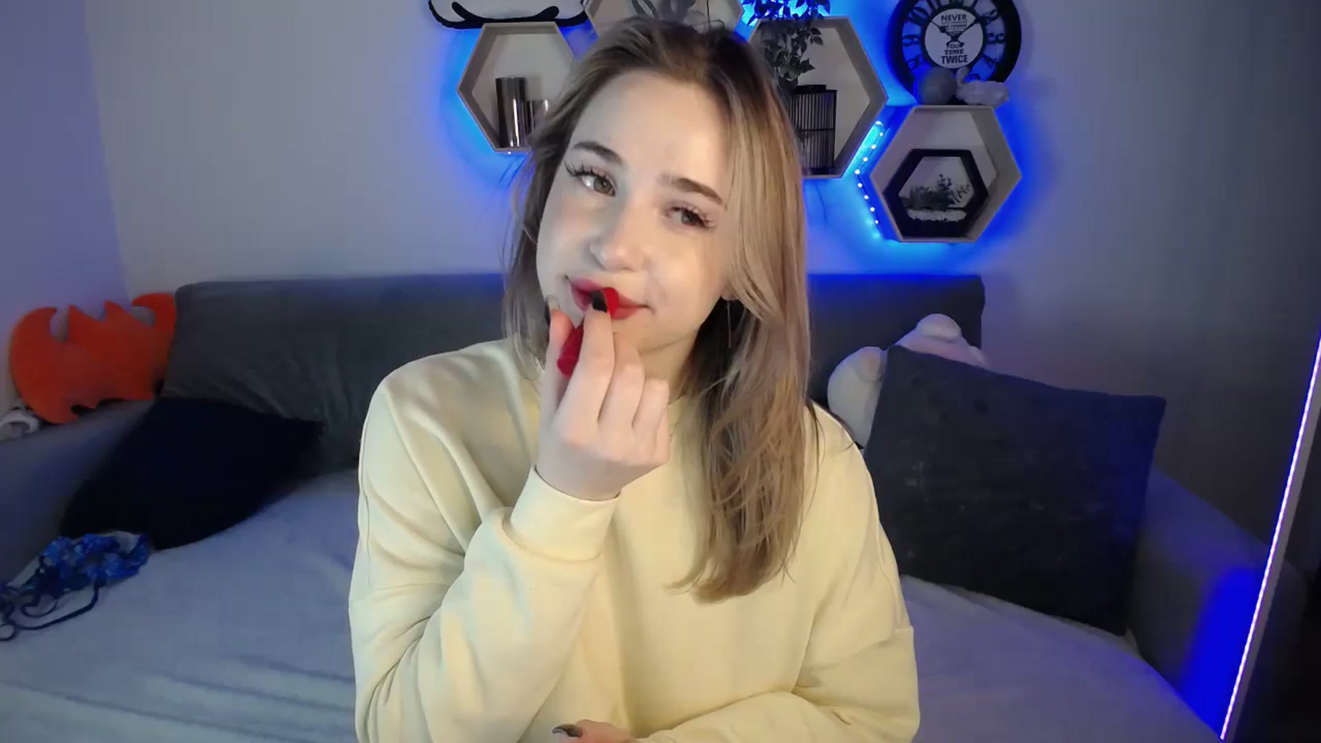 Gallery image thumbnail from SabrinaViolet's myfreecams stream on, 12/15/2024, 14:59 image 11 of 20