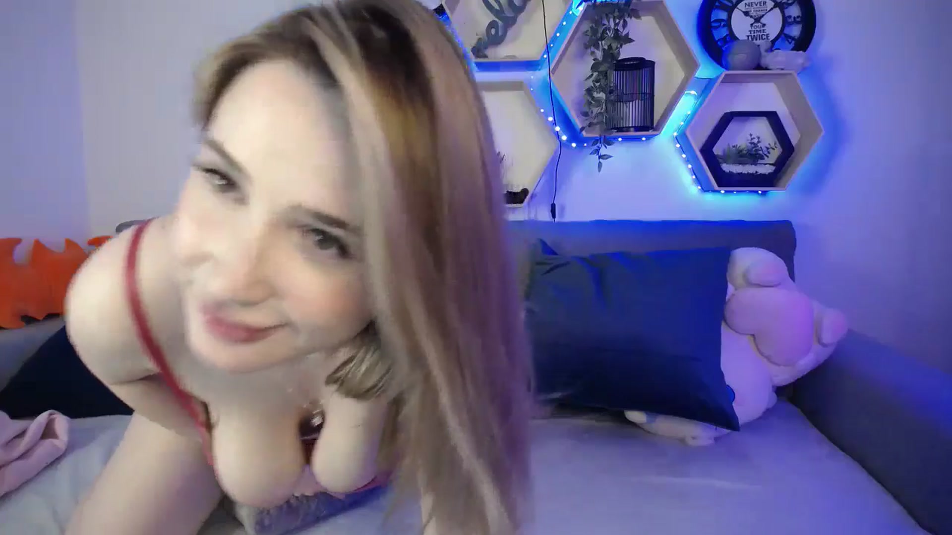 Gallery image thumbnail from SabrinaViolet's myfreecams stream on, 12/18/2024, 14:38 image 8 of 20
