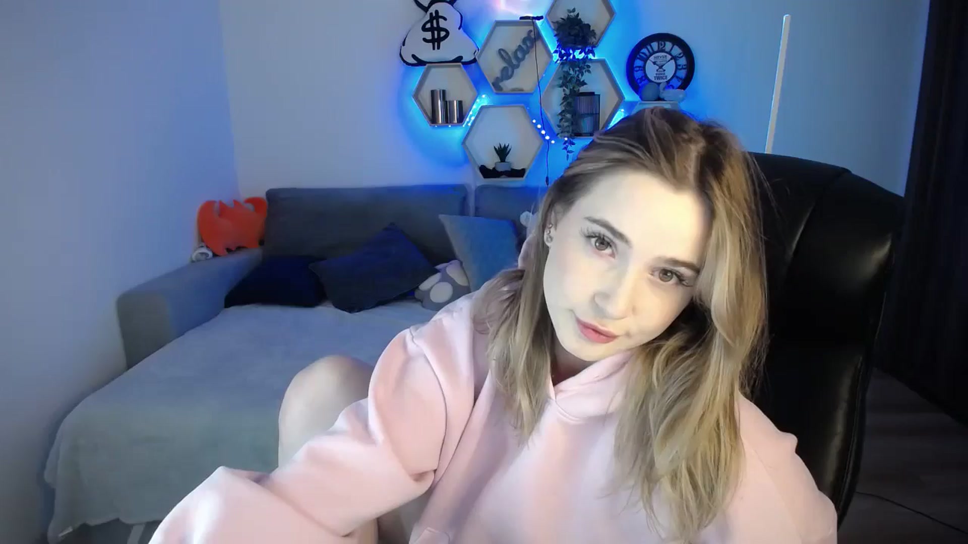 Gallery image thumbnail from SabrinaViolet's myfreecams stream on, 12/21/2024, 10:21 image 2 of 20