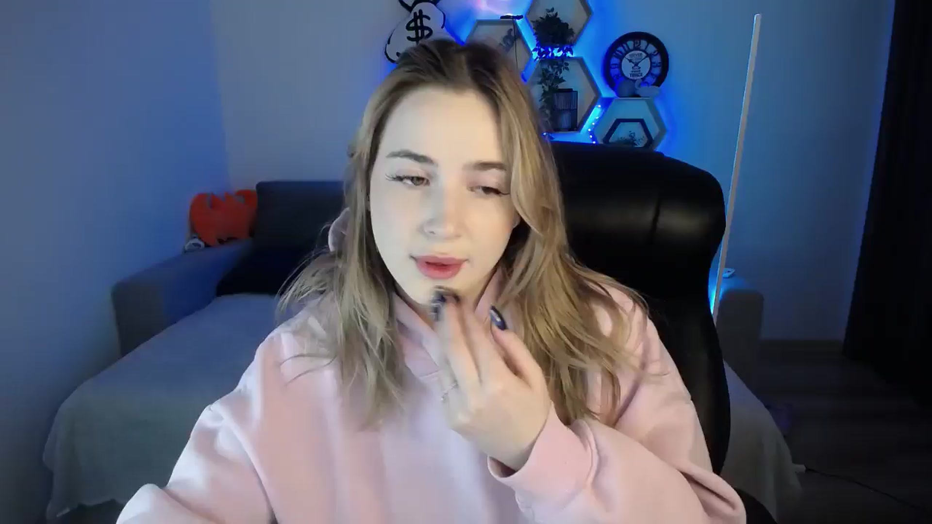 Gallery image thumbnail from SabrinaViolet's myfreecams stream on, 12/21/2024, 10:21 image 1 of 20