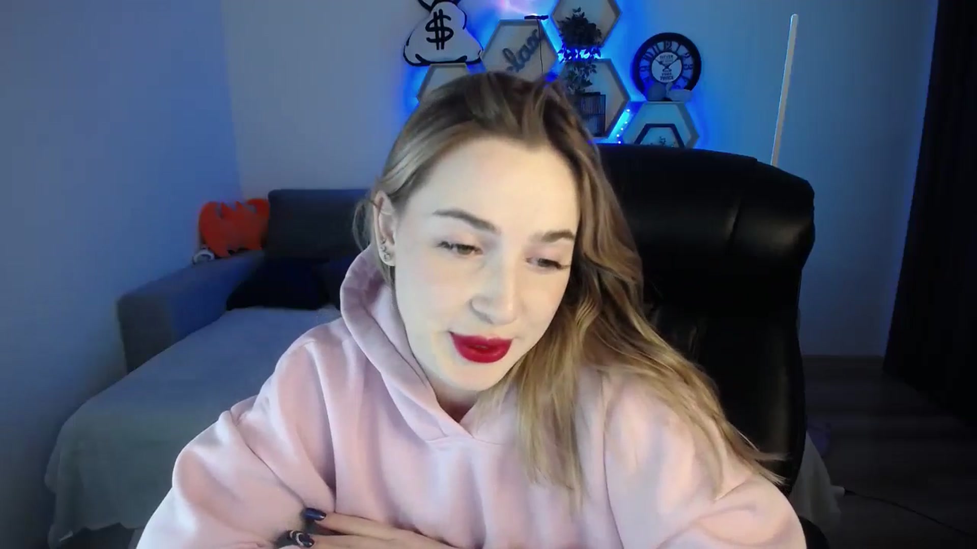 Gallery image thumbnail from SabrinaViolet's myfreecams stream on, 12/21/2024, 10:21 image 16 of 20