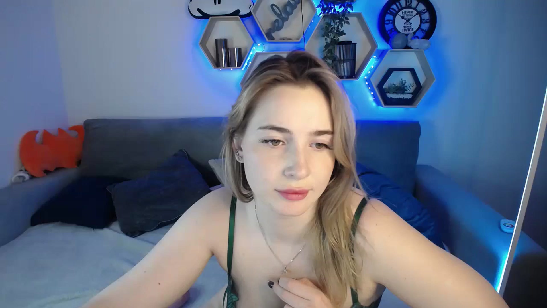 Gallery image thumbnail from SabrinaViolet's myfreecams stream on, 12/21/2024, 13:23 image 6 of 20