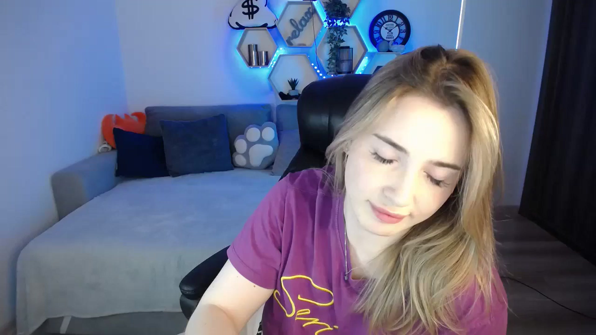 Gallery image thumbnail from SabrinaViolet's myfreecams stream on, 12/22/2024, 10:13 image 18 of 20