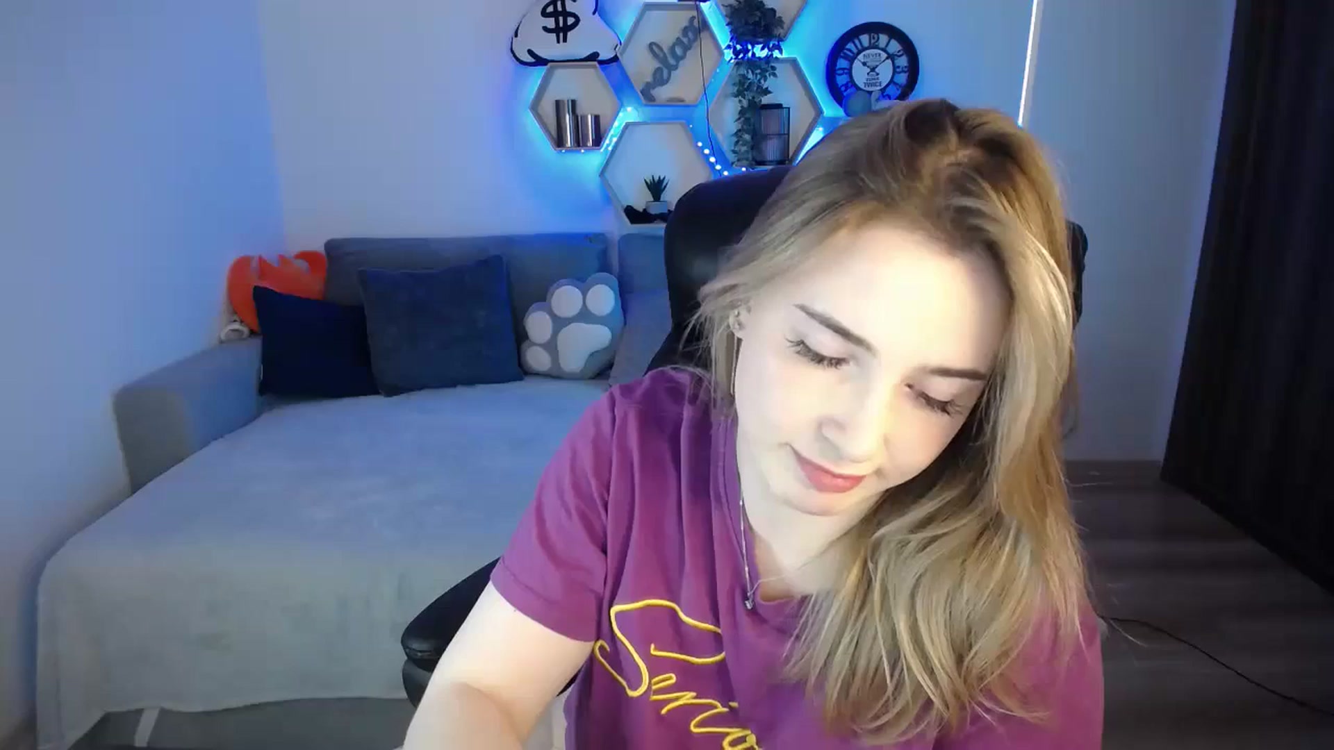 Gallery image thumbnail from SabrinaViolet's myfreecams stream on, 12/22/2024, 10:13 image 17 of 20