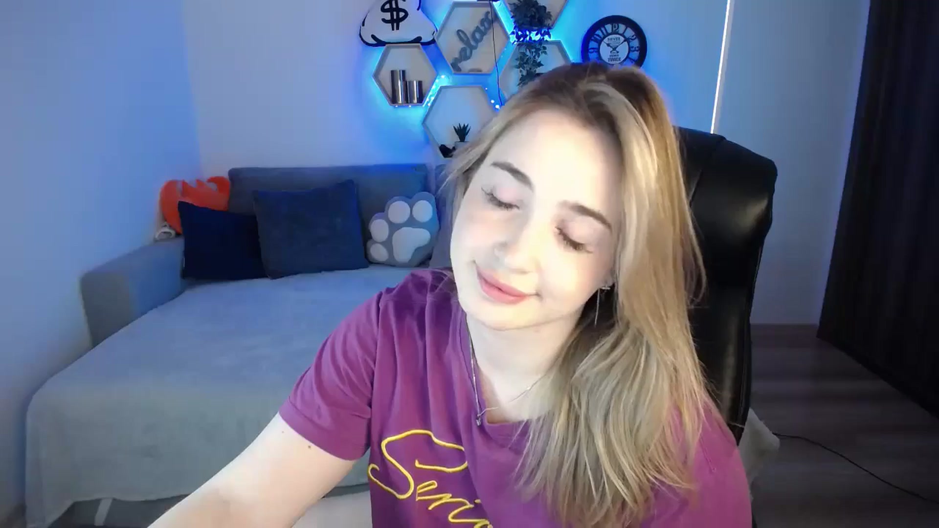 Gallery image thumbnail from SabrinaViolet's myfreecams stream on, 12/22/2024, 10:13 image 16 of 20