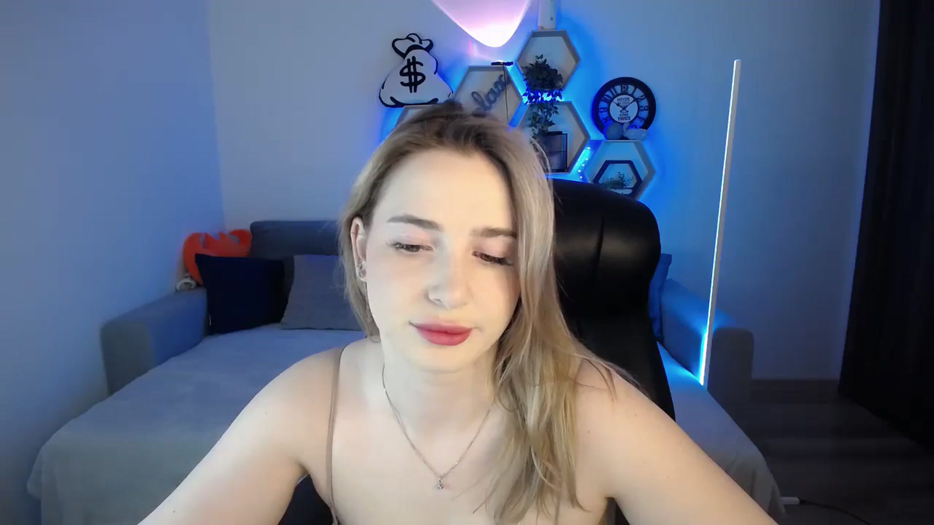 Gallery image thumbnail from SabrinaViolet's myfreecams stream on, 12/23/2024, 09:15 image 13 of 20