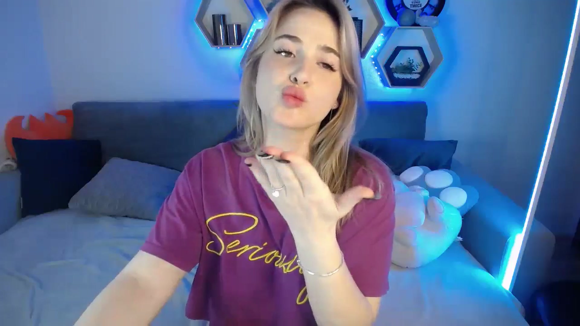 Gallery image thumbnail from SabrinaViolet's myfreecams stream on, 12/24/2024, 12:17 image 14 of 20