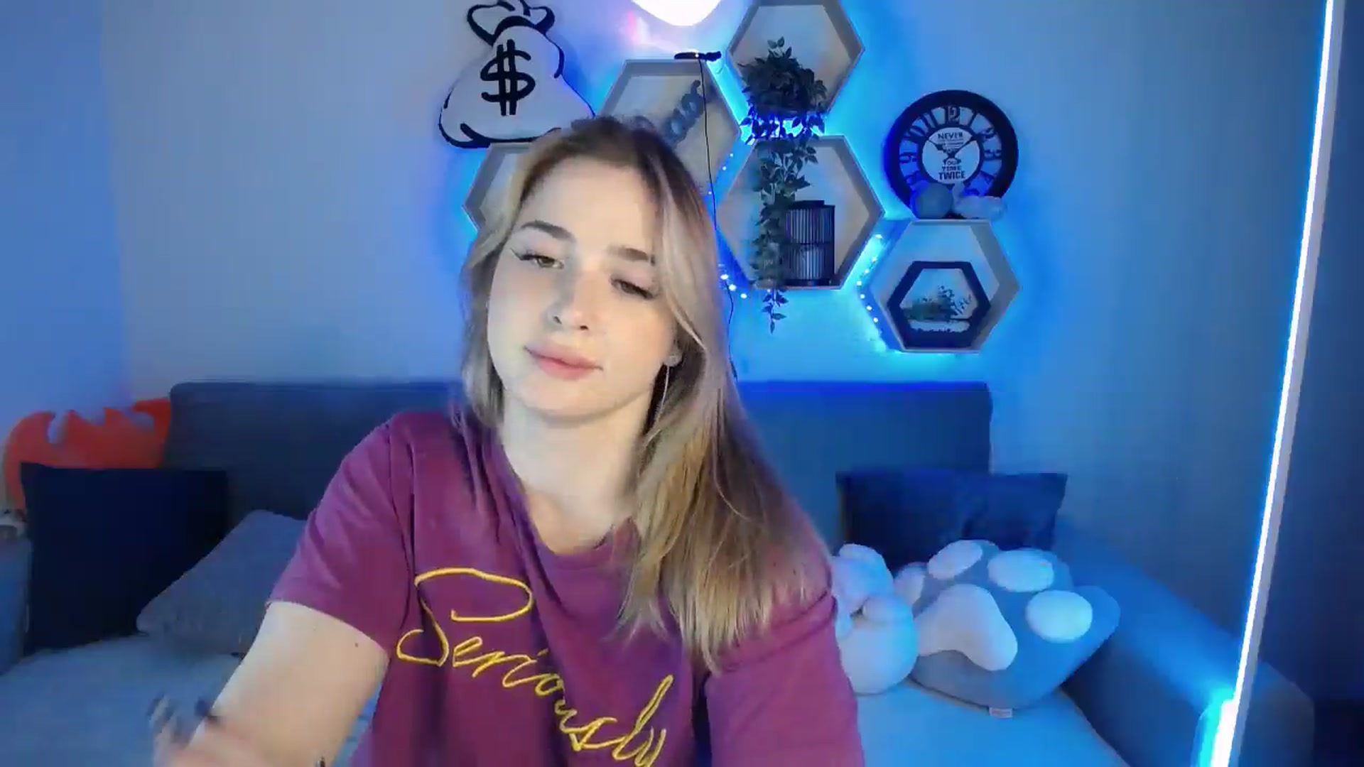 Gallery image thumbnail from SabrinaViolet's myfreecams stream on, 12/24/2024, 12:17 image 9 of 20