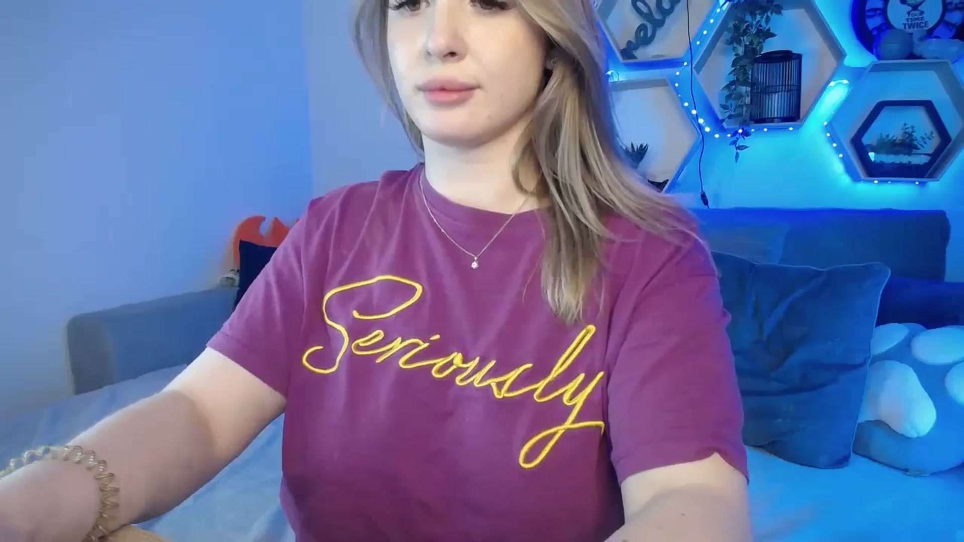 Gallery image thumbnail from SabrinaViolet's myfreecams stream on, 12/24/2024, 14:34 image 17 of 20