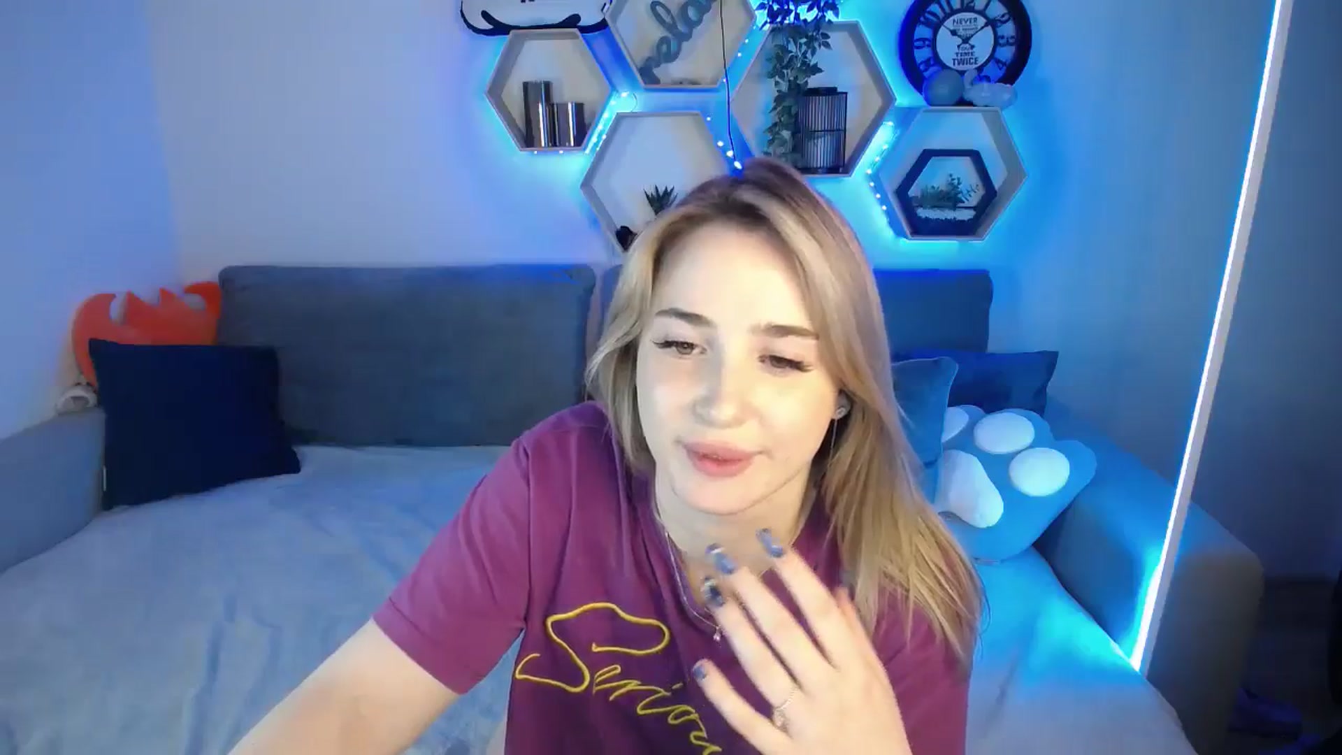 Gallery image thumbnail from SabrinaViolet's myfreecams stream on, 12/24/2024, 14:34 image 14 of 20