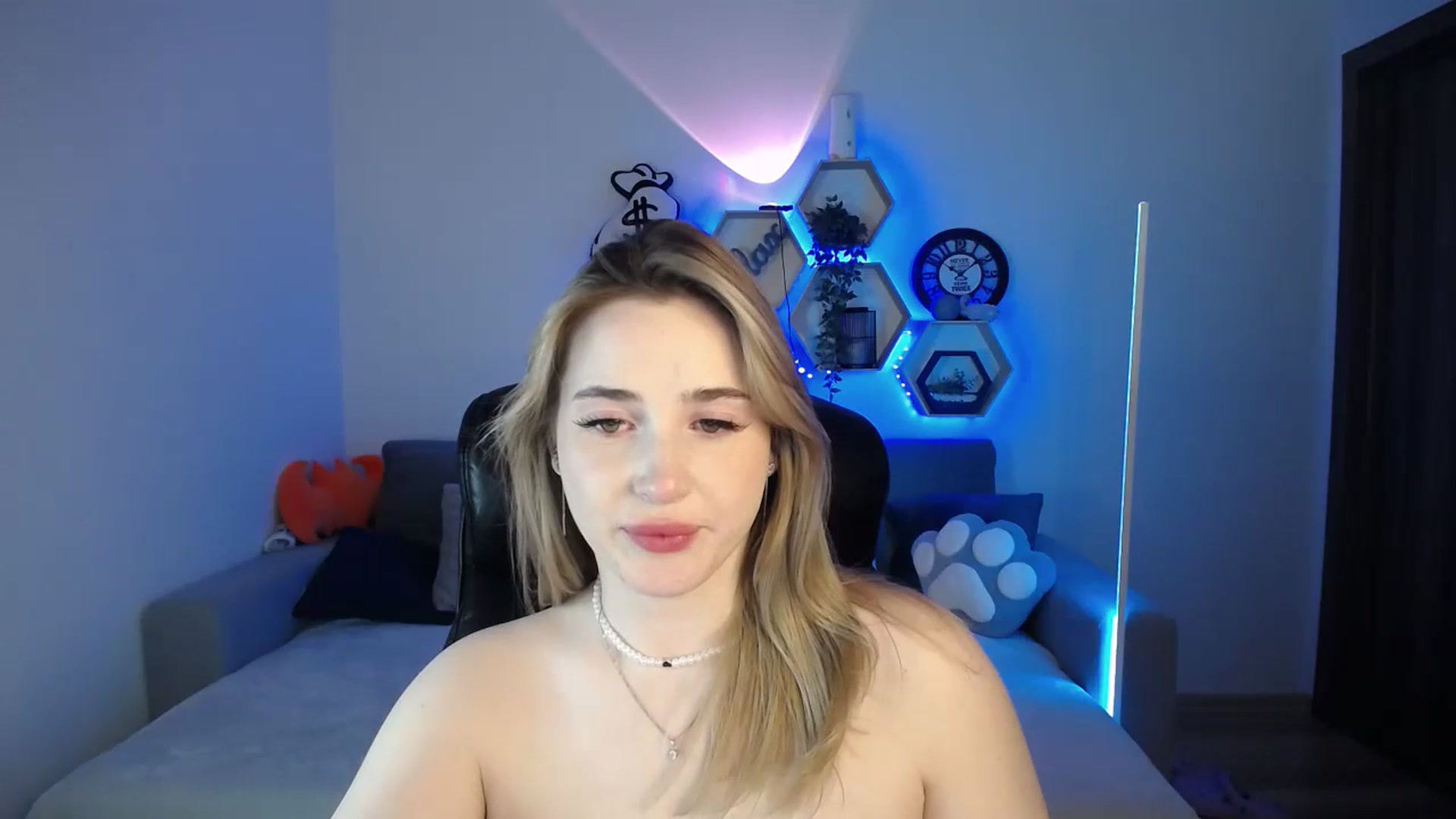 Gallery image thumbnail from SabrinaViolet's myfreecams stream on, 12/26/2024, 13:38 image 8 of 20