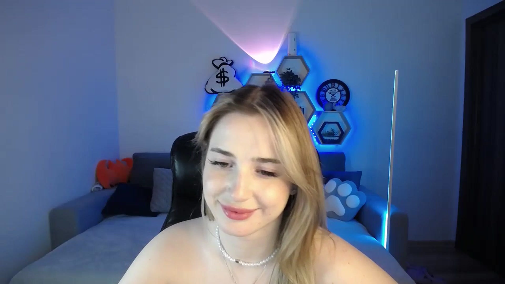 Gallery image thumbnail from SabrinaViolet's myfreecams stream on, 12/26/2024, 13:38 image 3 of 20