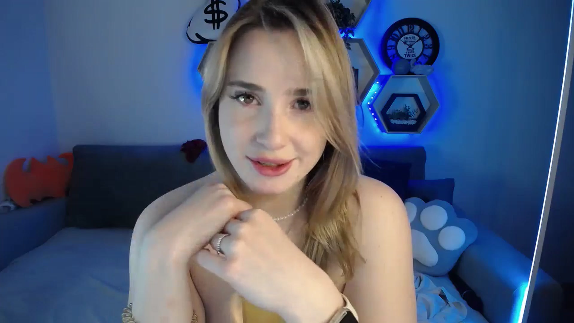 Gallery image thumbnail from SabrinaViolet's myfreecams stream on, 12/26/2024, 14:57 image 19 of 20