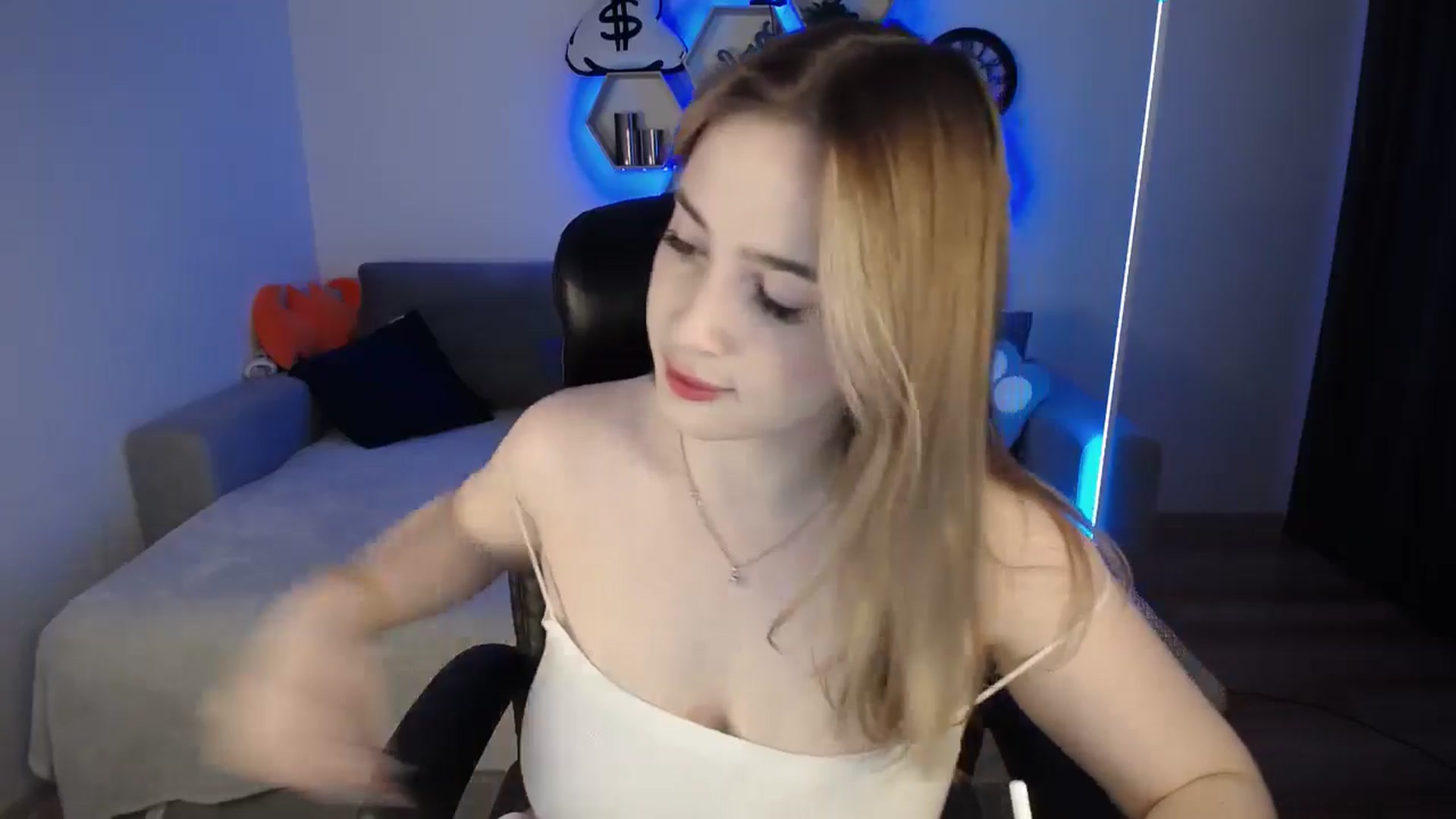 Gallery image thumbnail from SabrinaViolet's myfreecams stream on, 01/04/2025, 10:34 image 3 of 20