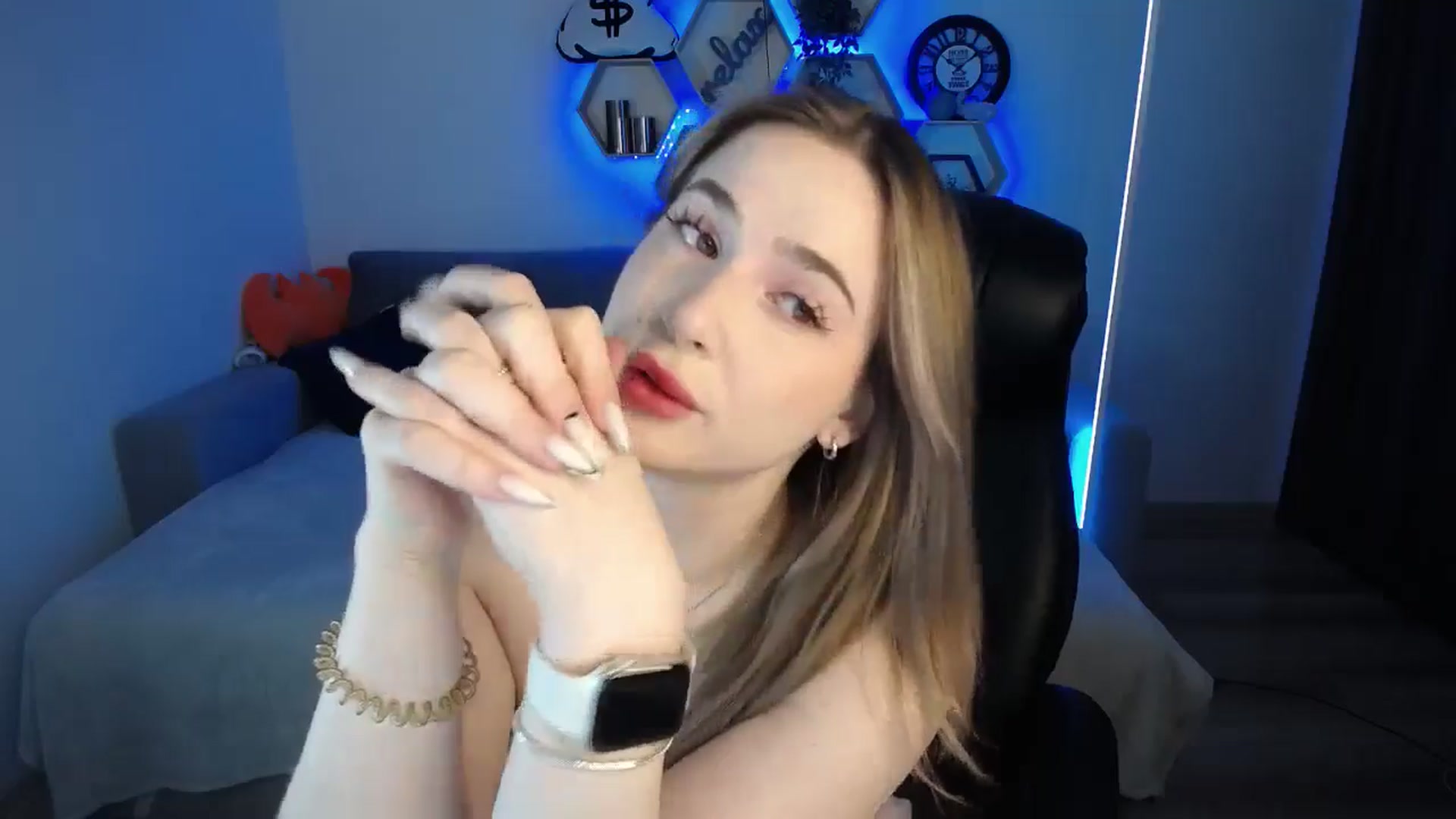 Gallery image thumbnail from SabrinaViolet's myfreecams stream on, 01/04/2025, 10:34 image 8 of 20