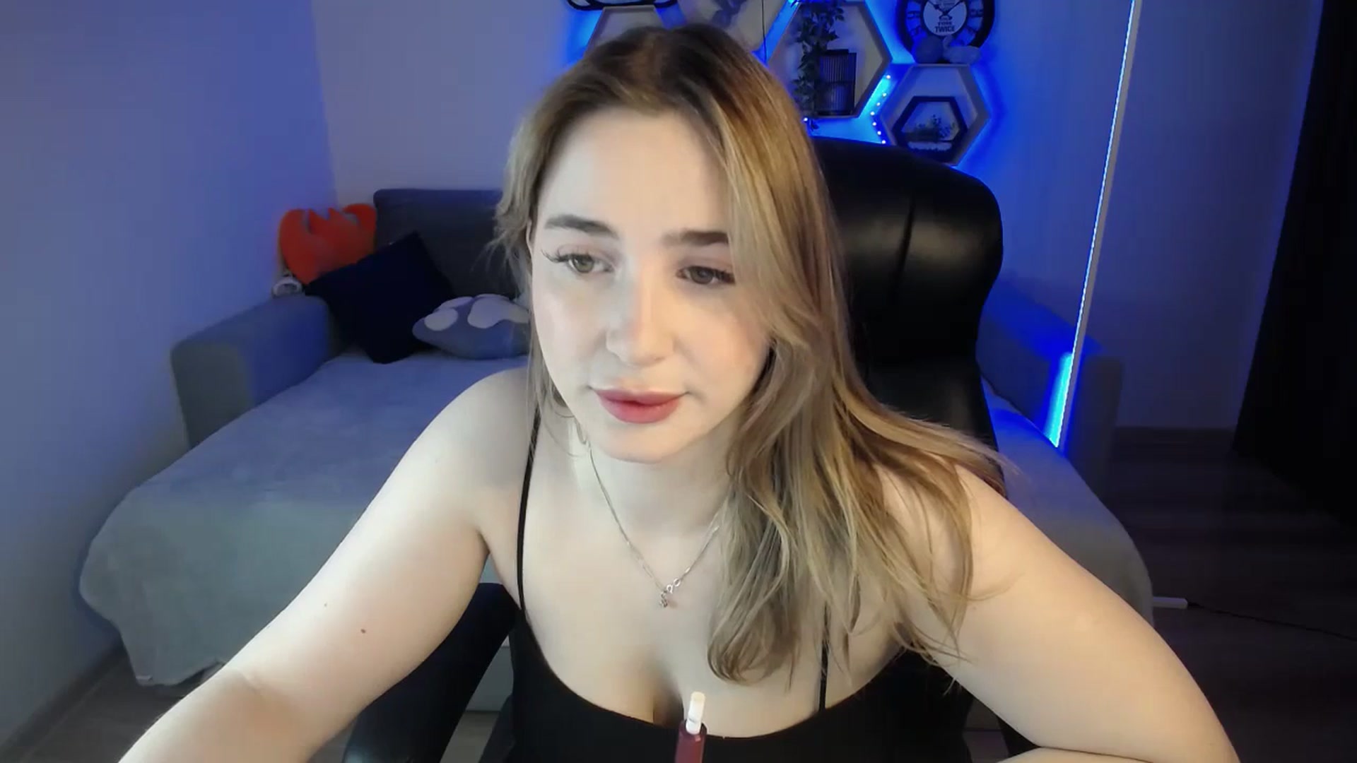 Gallery image thumbnail from SabrinaViolet's myfreecams stream on, 01/08/2025, 09:40 image 5 of 20