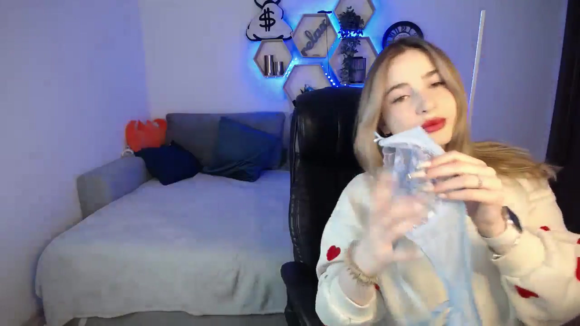 Gallery image thumbnail from SabrinaViolet's myfreecams stream on, 01/10/2025, 10:16 image 4 of 20