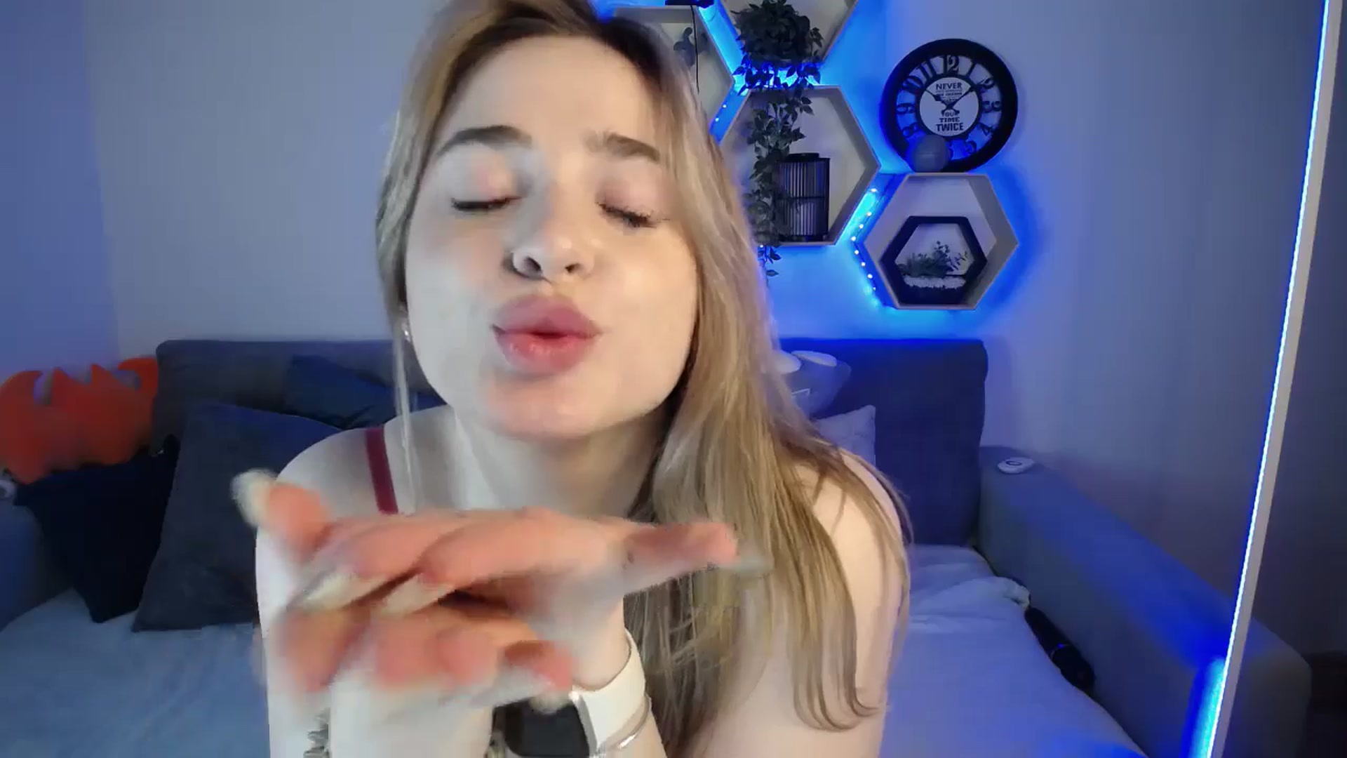 Gallery image thumbnail from SabrinaViolet's myfreecams stream on, 01/10/2025, 14:03 image 2 of 20