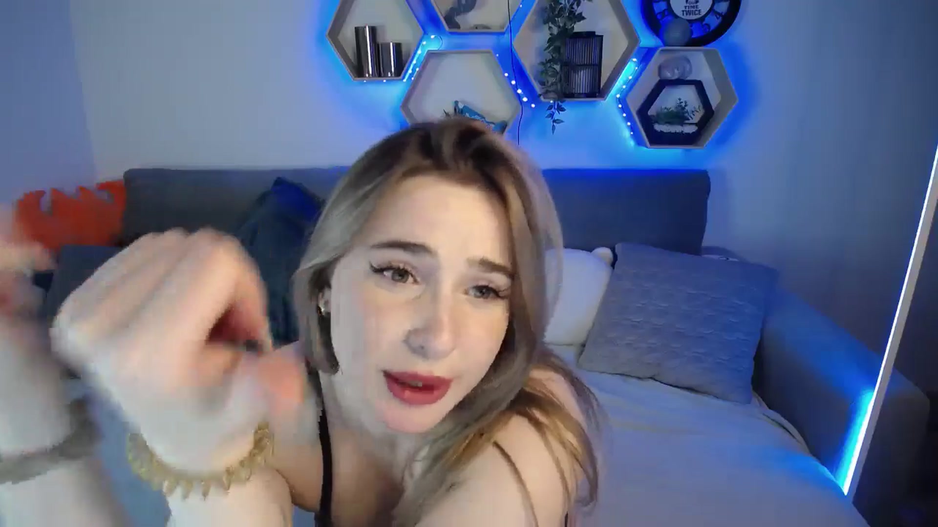 Gallery image thumbnail from SabrinaViolet's myfreecams stream on, 01/12/2025, 15:03 image 8 of 20
