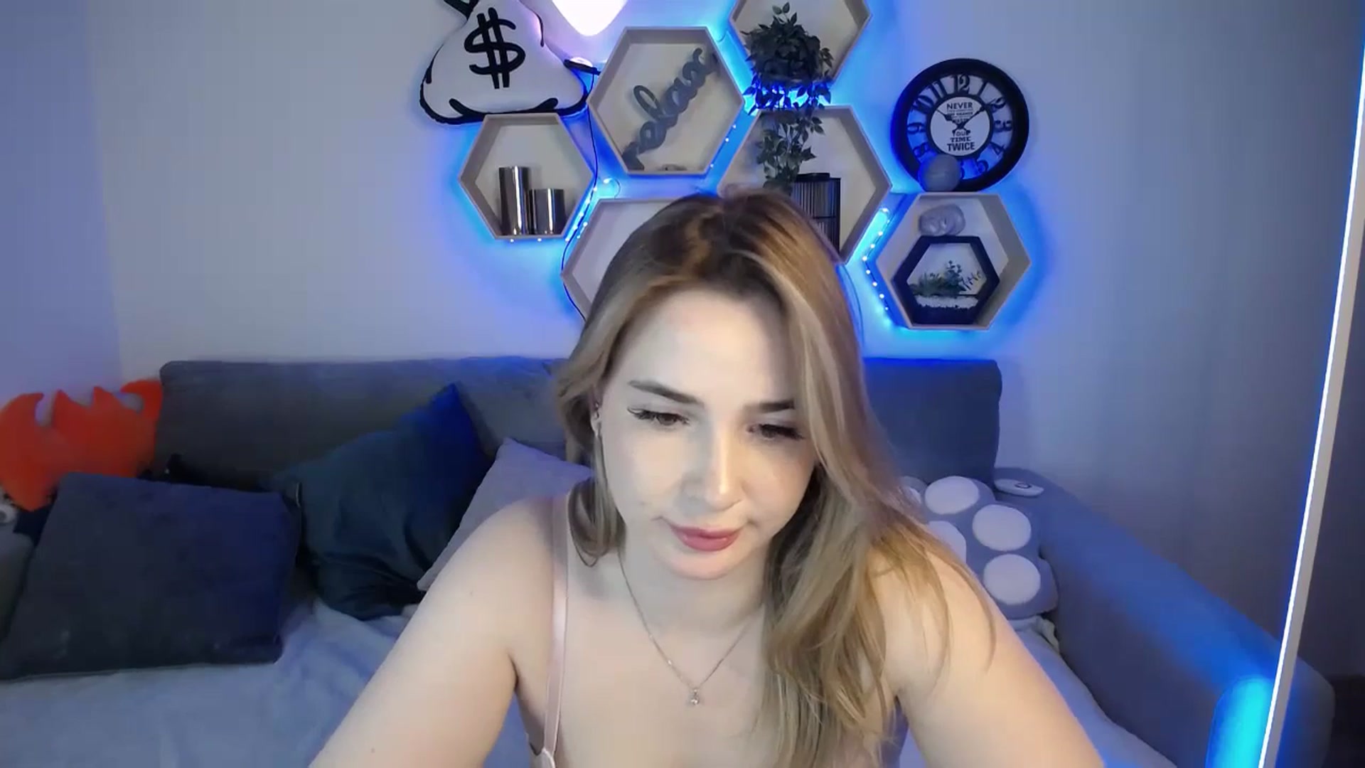 Gallery image thumbnail from SabrinaViolet's myfreecams stream on, 01/14/2025, 14:35 image 13 of 20