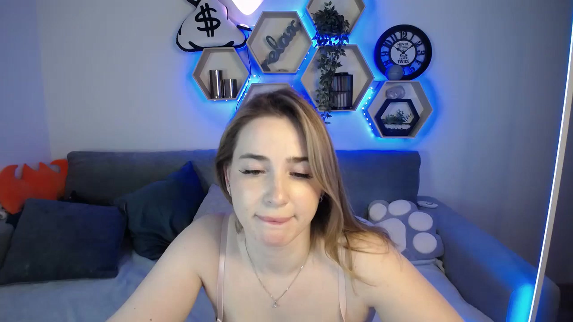 Gallery image thumbnail from SabrinaViolet's myfreecams stream on, 01/14/2025, 14:35 image 18 of 20