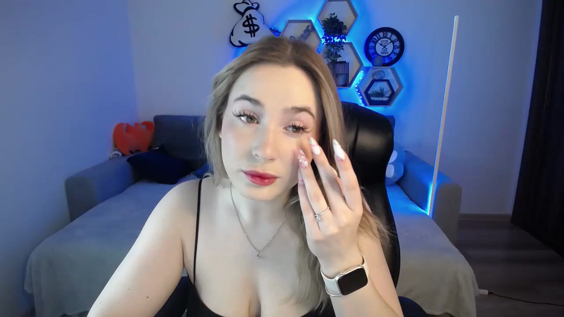 Gallery image thumbnail from SabrinaViolet's myfreecams stream on, 01/19/2025, 10:56 image 2 of 20