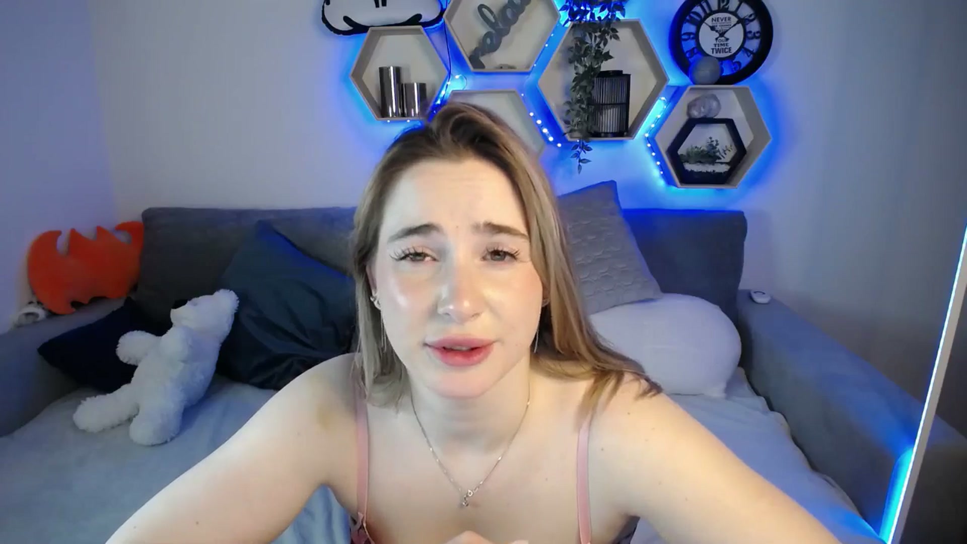 Gallery image thumbnail from SabrinaViolet's myfreecams stream on, 01/25/2025, 14:02 image 8 of 20