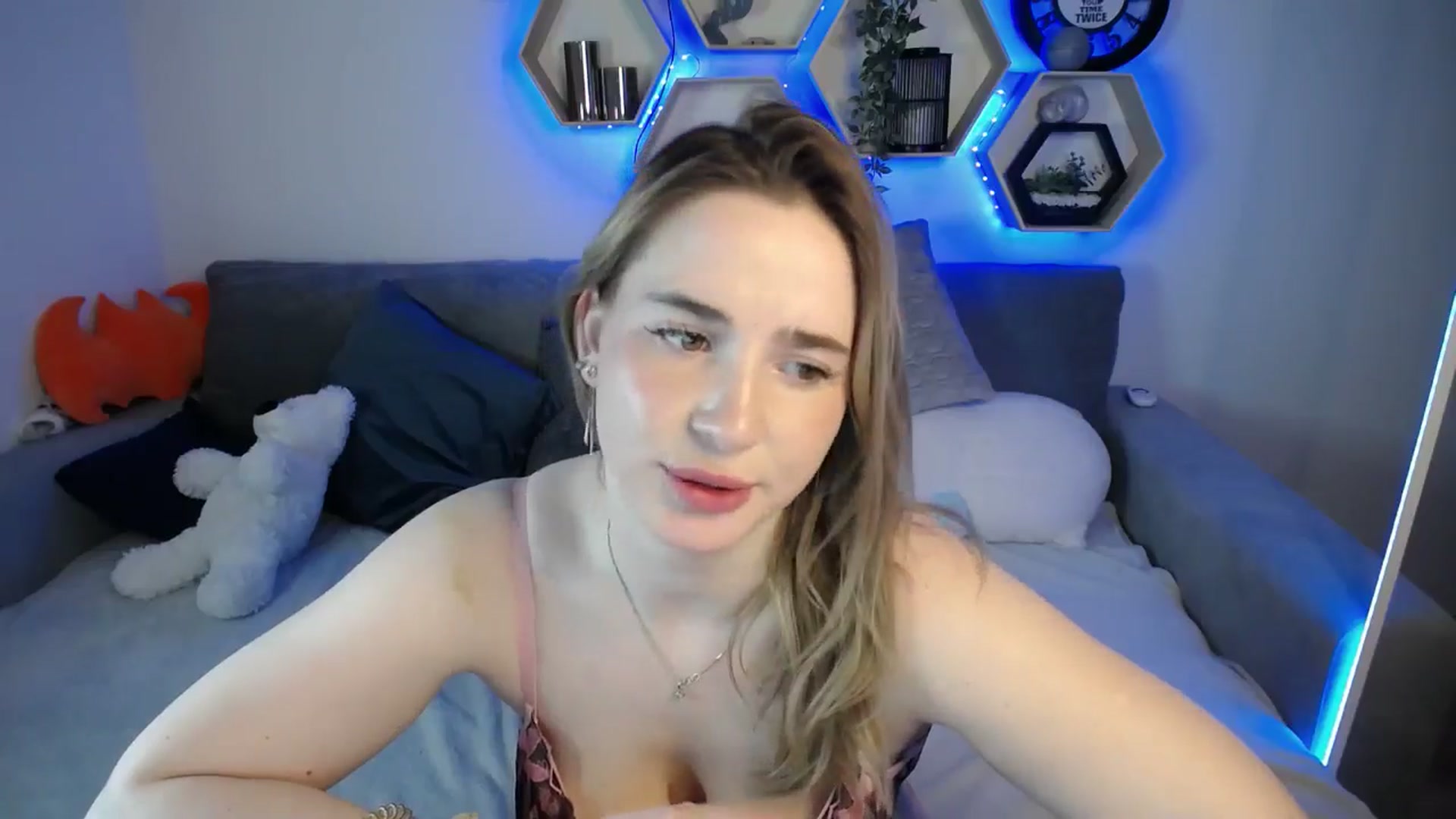 Gallery image thumbnail from SabrinaViolet's myfreecams stream on, 01/25/2025, 14:02 image 14 of 20