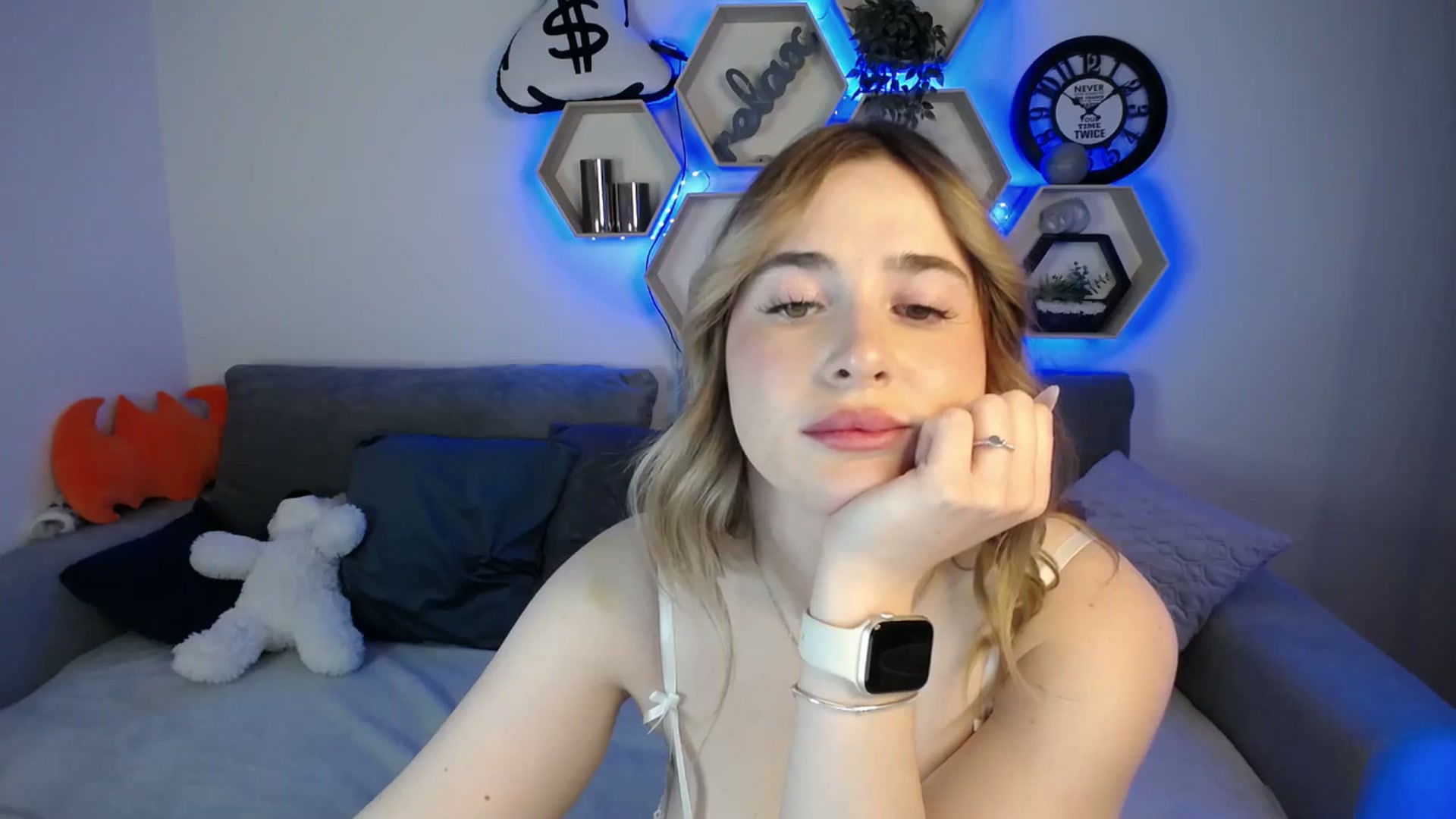 Gallery image thumbnail from SabrinaViolet's myfreecams stream on, 01/26/2025, 12:02 image 12 of 20