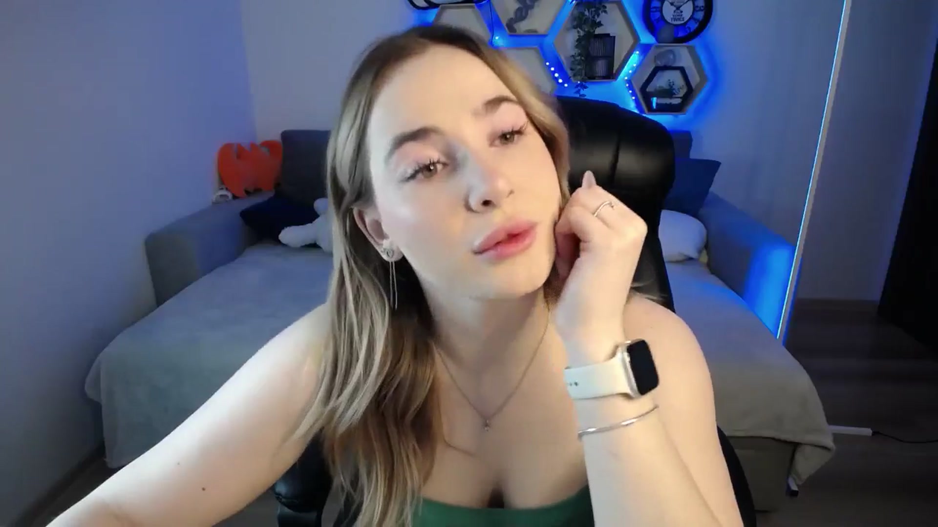 Gallery image thumbnail from SabrinaViolet's myfreecams stream on, 01/27/2025, 11:07 image 2 of 20