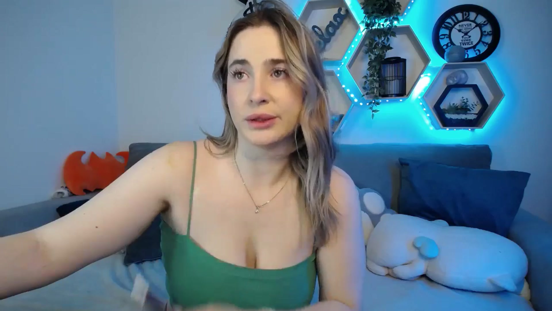 Gallery image thumbnail from SabrinaViolet's myfreecams stream on, 01/27/2025, 11:38 image 8 of 20