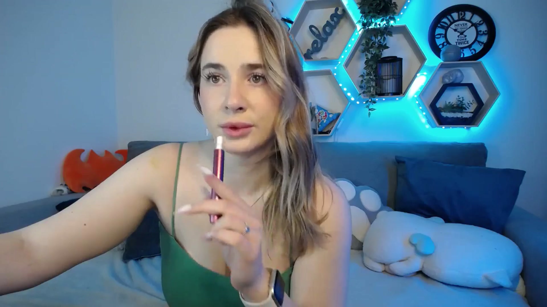 Gallery image thumbnail from SabrinaViolet's myfreecams stream on, 01/27/2025, 11:38 image 12 of 20