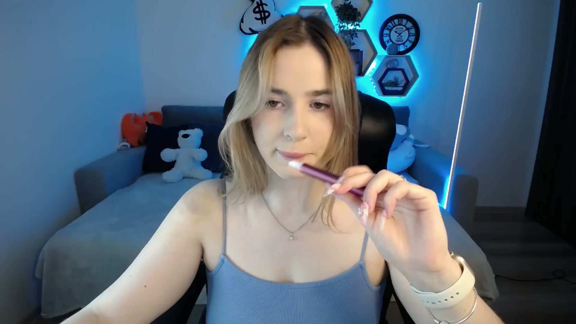 Gallery image thumbnail from SabrinaViolet's myfreecams stream on, 01/28/2025, 10:27 image 3 of 20