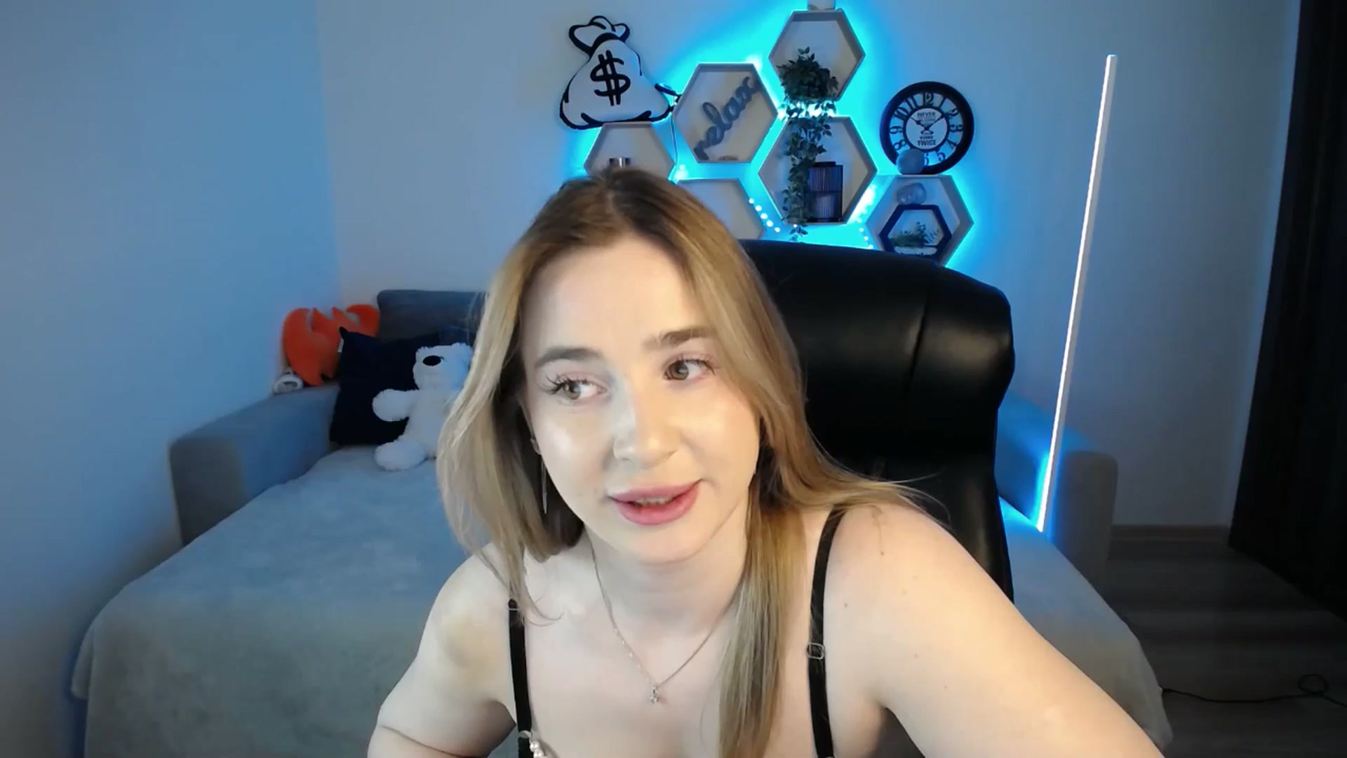 Gallery image thumbnail from SabrinaViolet's myfreecams stream on, 01/28/2025, 11:54 image 7 of 20