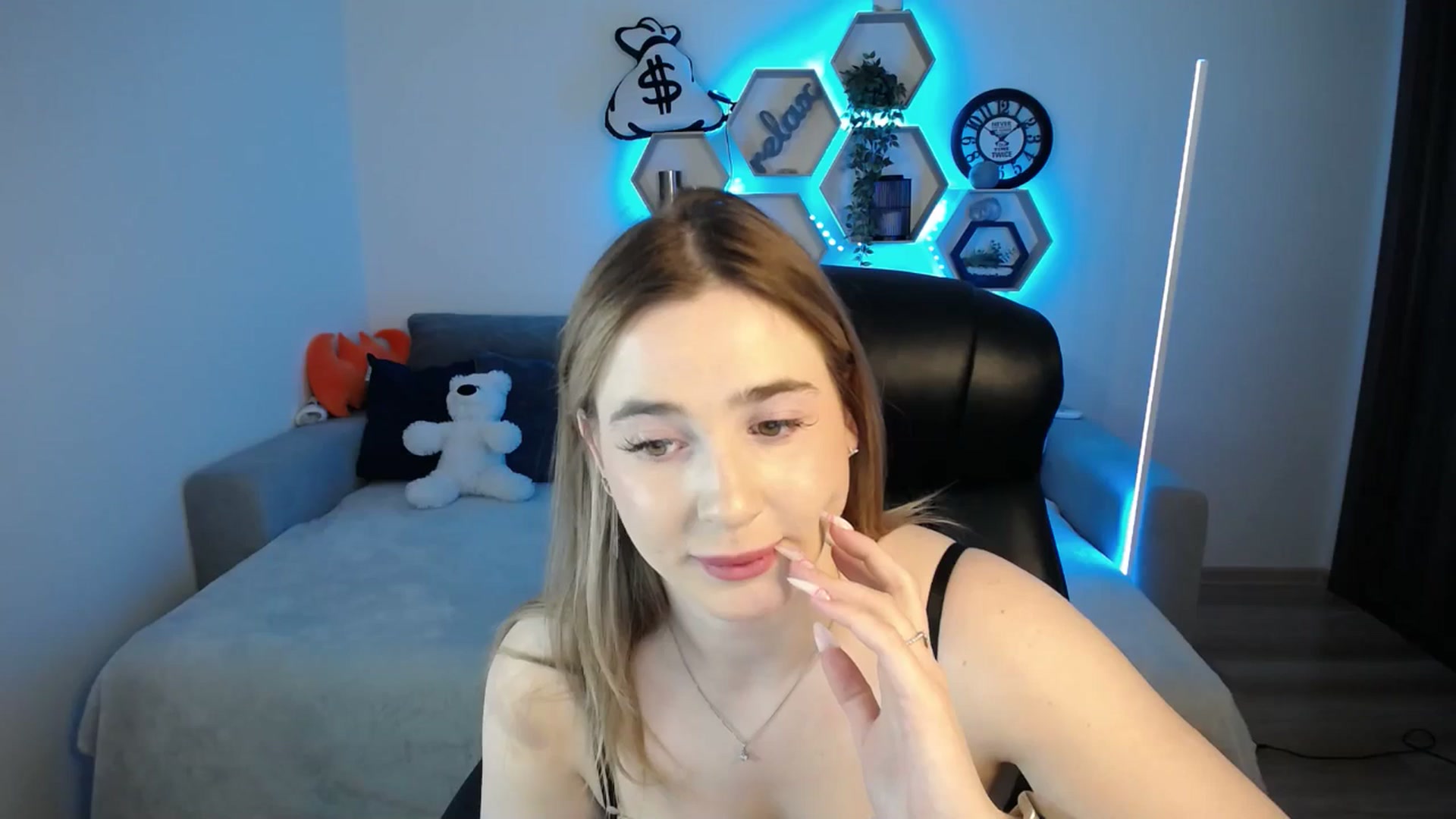 Gallery image thumbnail from SabrinaViolet's myfreecams stream on, 01/28/2025, 11:54 image 4 of 20