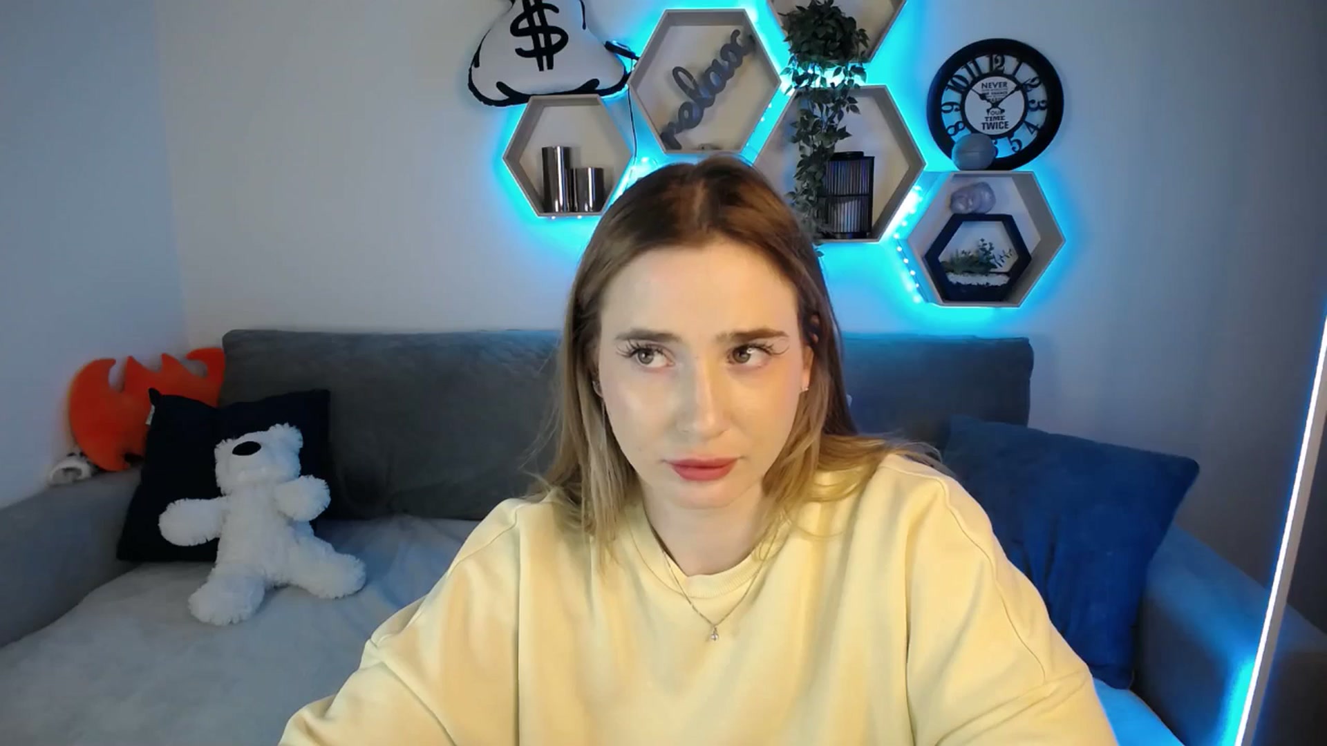 Gallery image thumbnail from SabrinaViolet's myfreecams stream on, 01/28/2025, 13:33 image 18 of 20