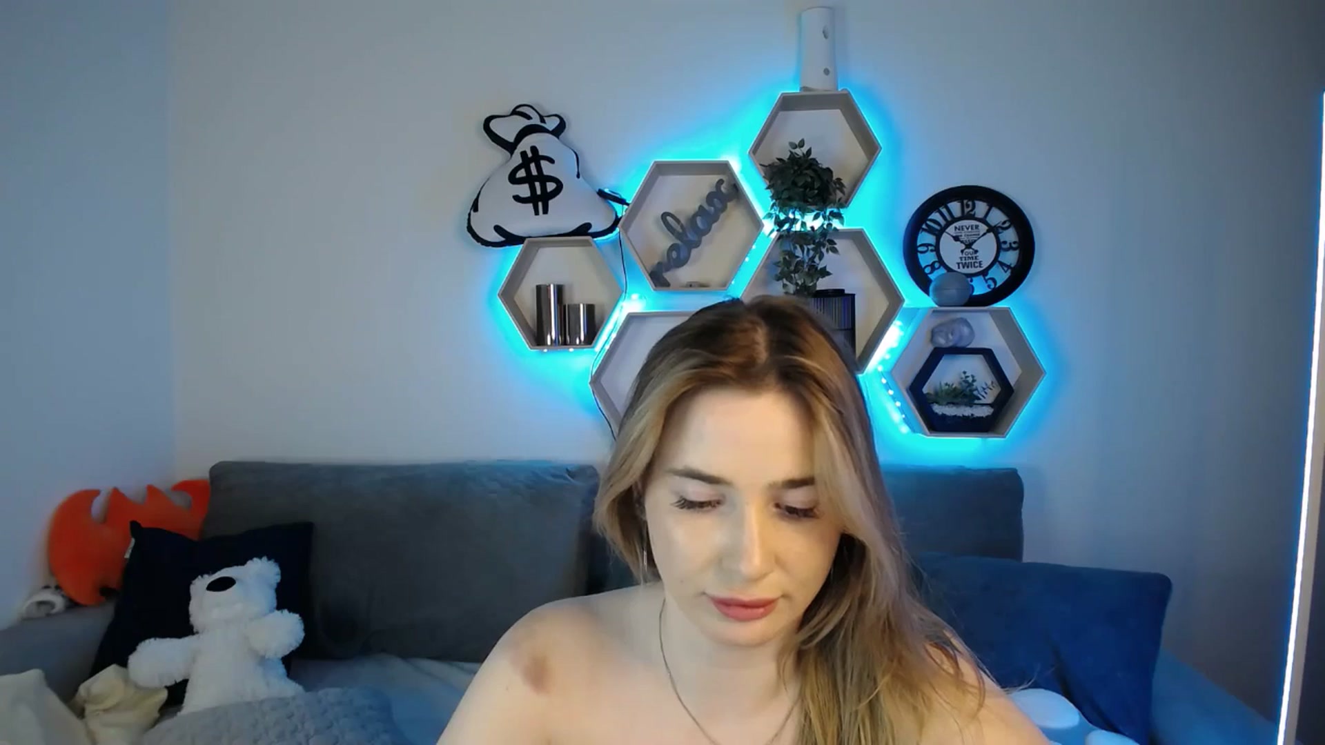 Gallery image thumbnail from SabrinaViolet's myfreecams stream on, 01/28/2025, 14:59 image 9 of 20