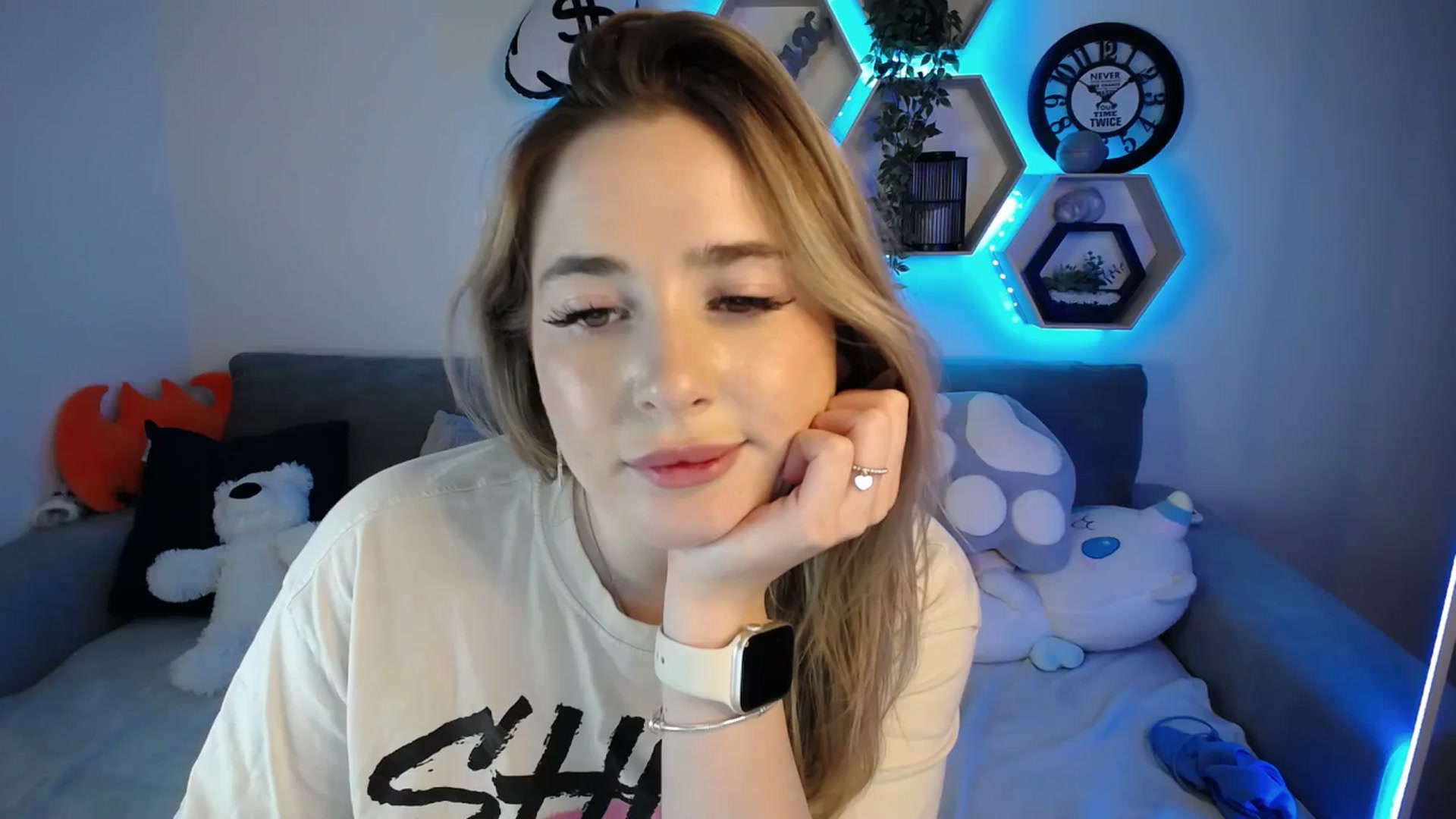 Gallery image thumbnail from SabrinaViolet's myfreecams stream on, 01/29/2025, 14:53 image 1 of 20